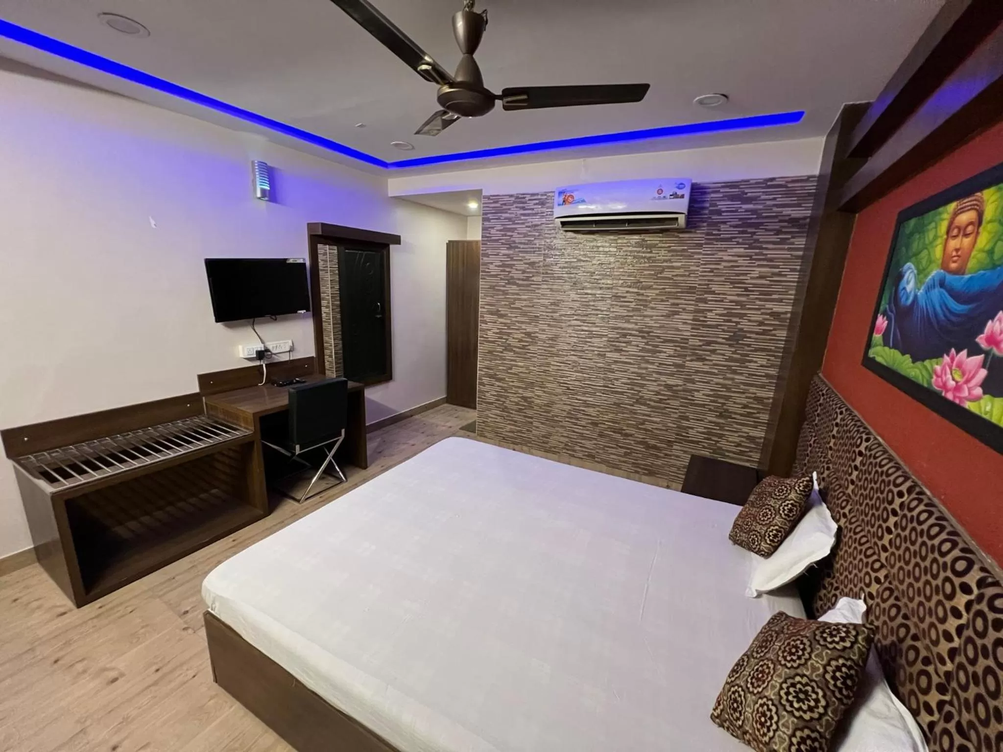 TV/Entertainment Center in Hotel Sabera