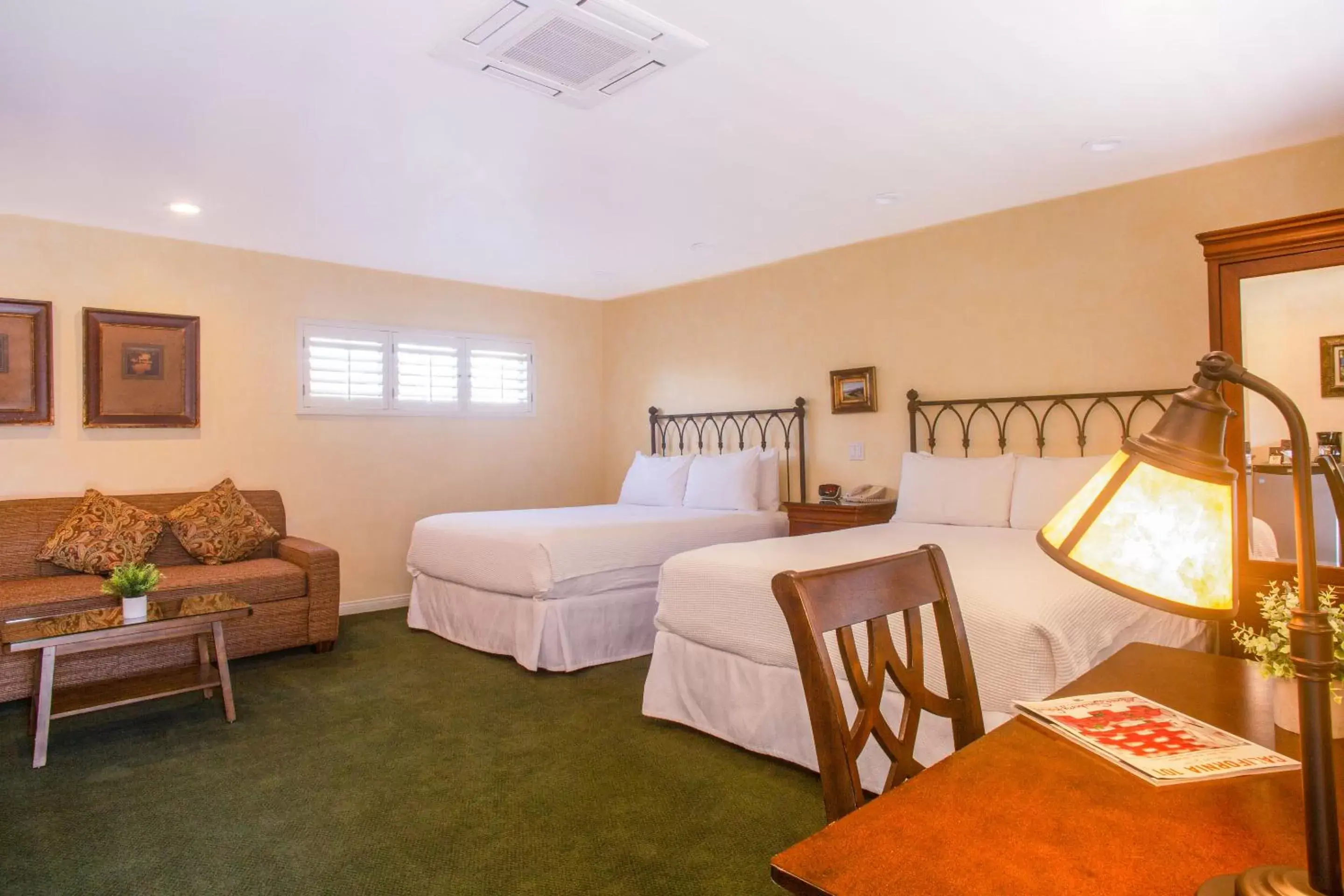 Deluxe Room with Two Queen Beds in Castillo Inn at the Beach