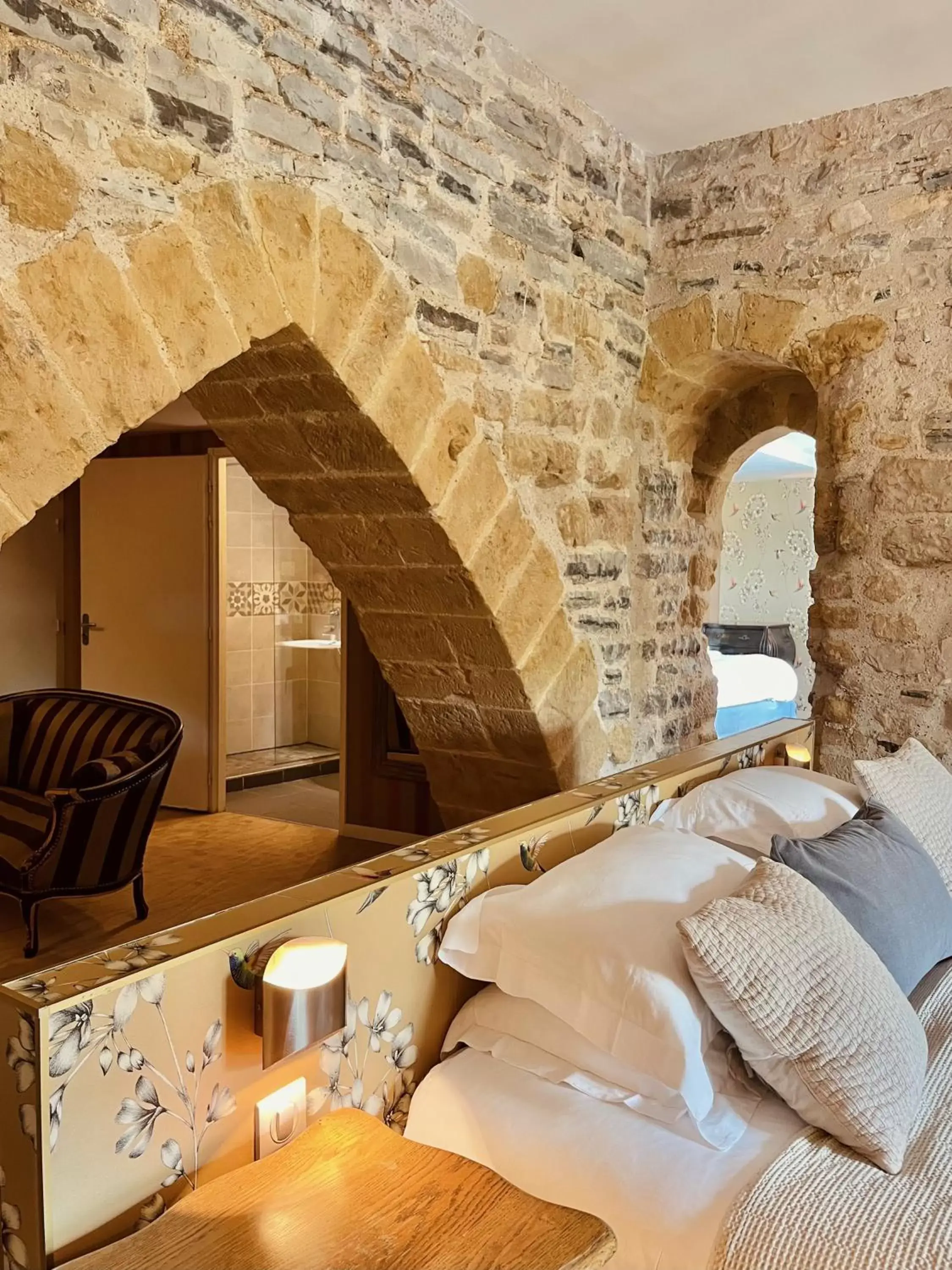 Bedroom, Bathroom in Hôtel des Basses Pyrénées - Bayonne