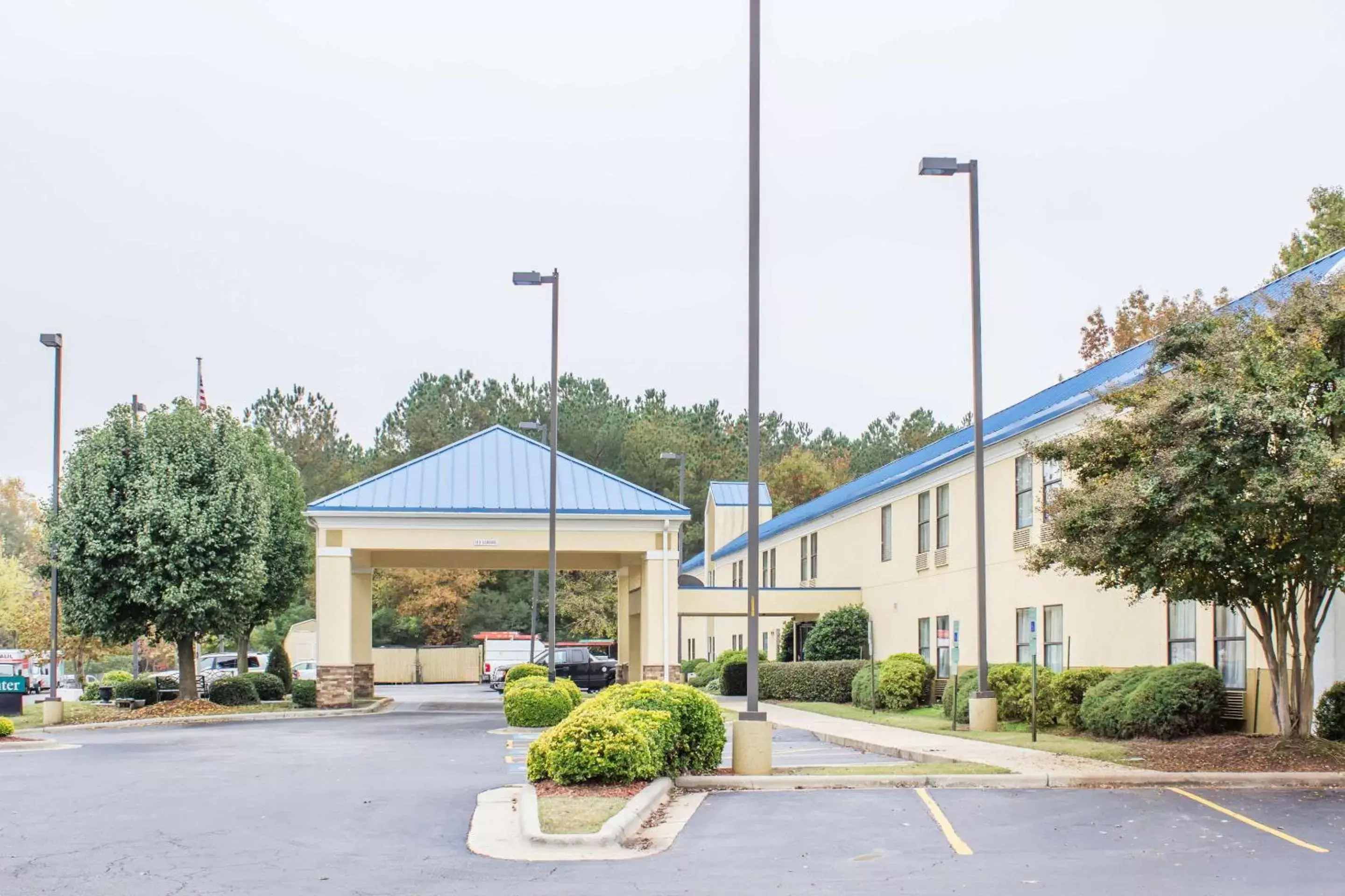 Property Building in Econo Lodge Raleigh near Walnut Creek Amphitheatre