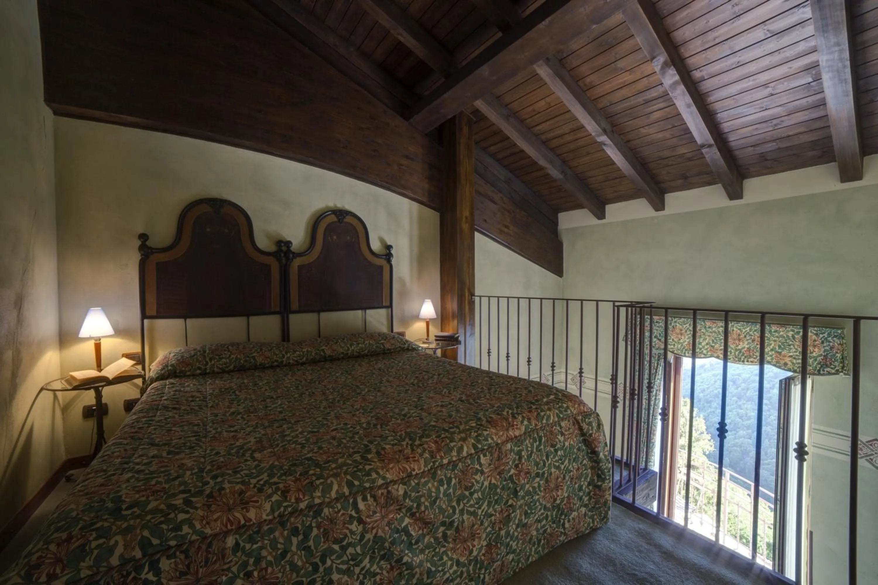 Bed in Al Borducan Boutique Hotel