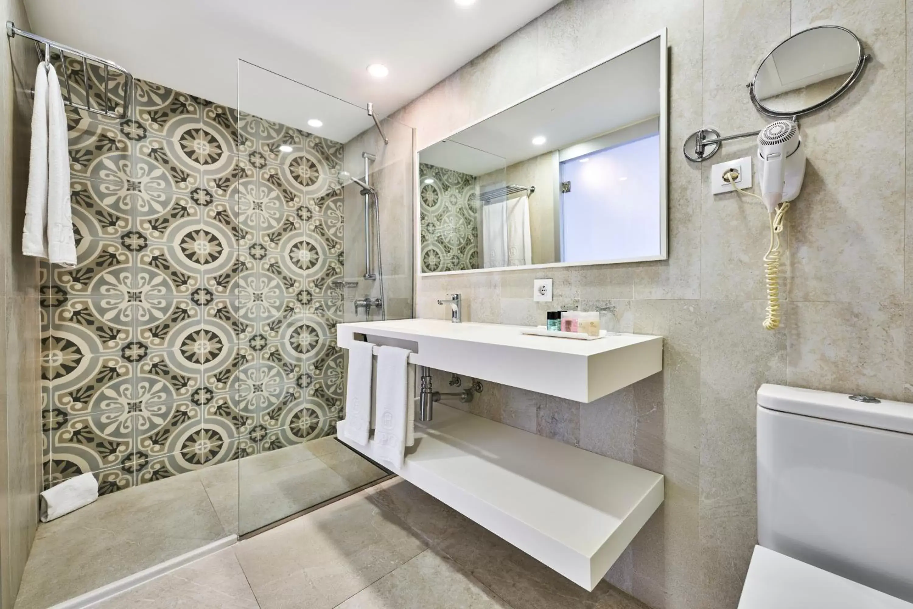Bathroom in Hoposa Hotel & Apartaments VillaConcha