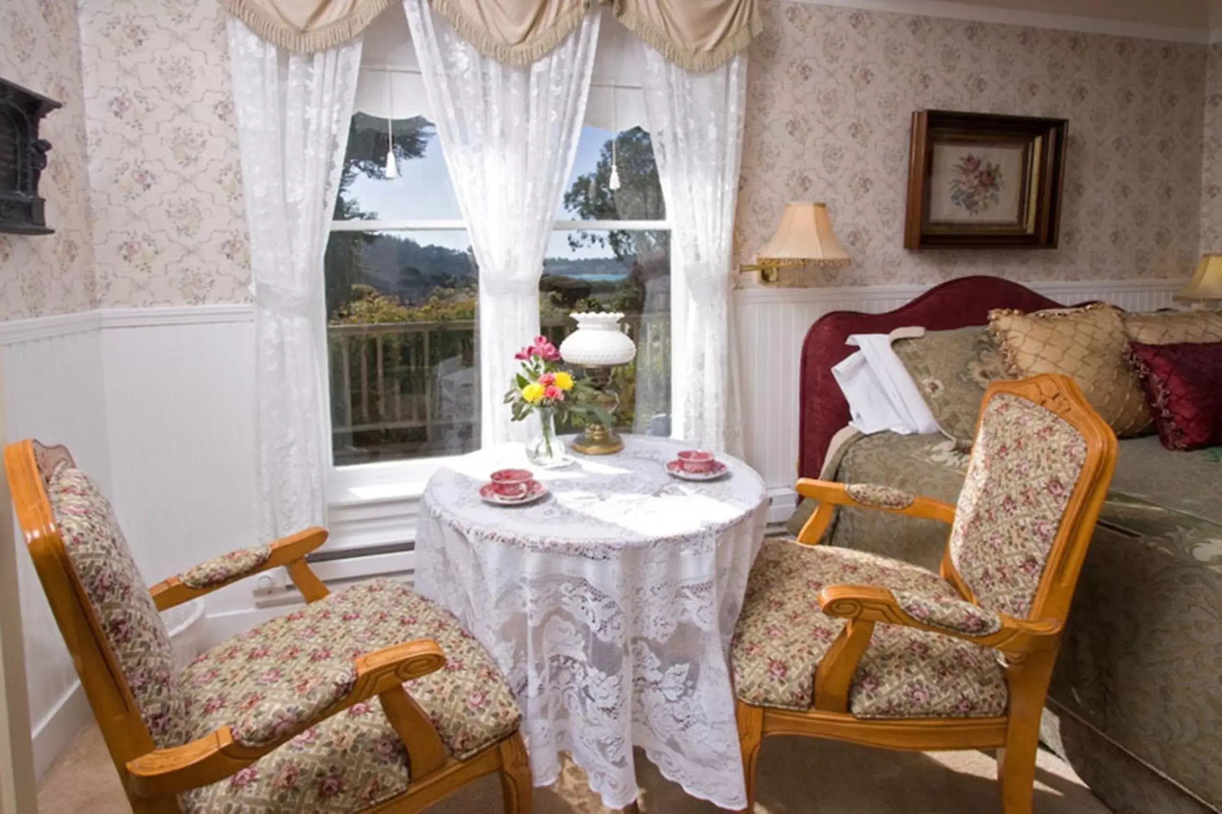 Bedroom, Seating Area in Headlands Inn Bed and Breakfast