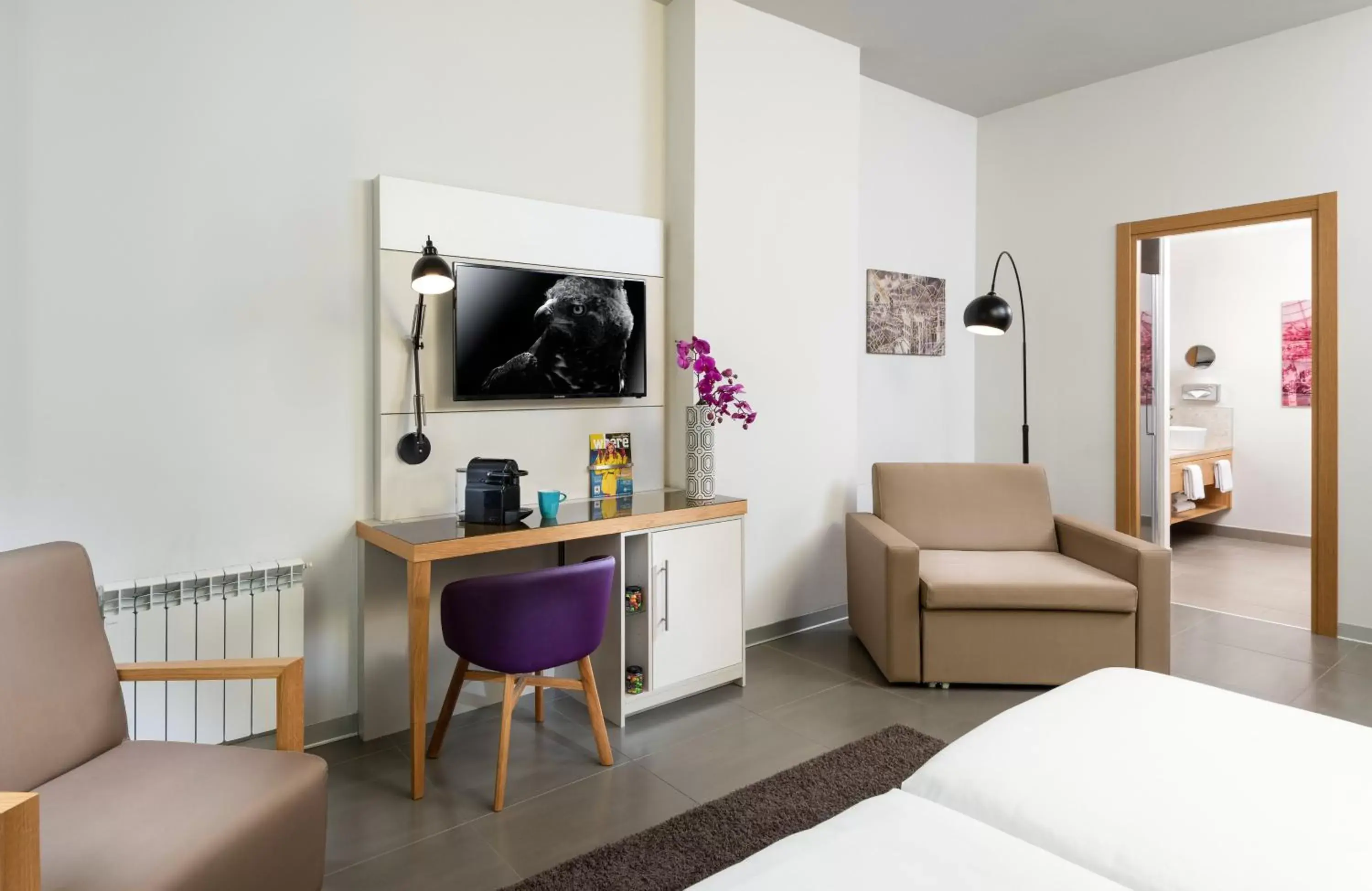 Bedroom, TV/Entertainment Center in NYX Hotel Milan by Leonardo Hotels