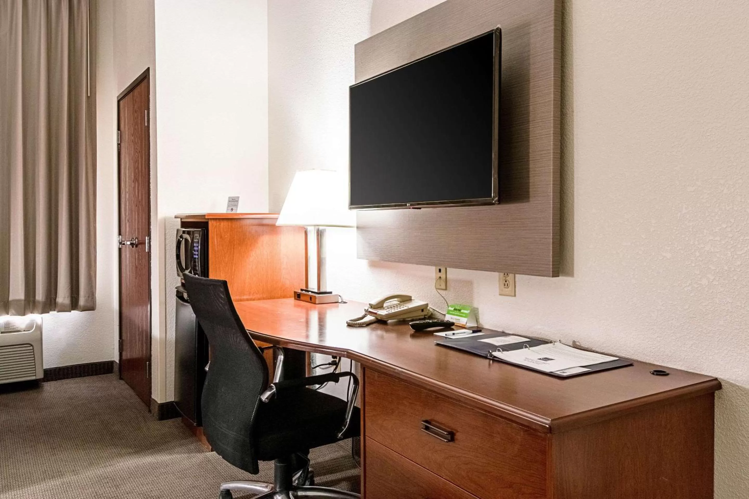 Photo of the whole room, Bed in Sleep Inn & Suites Hobbs