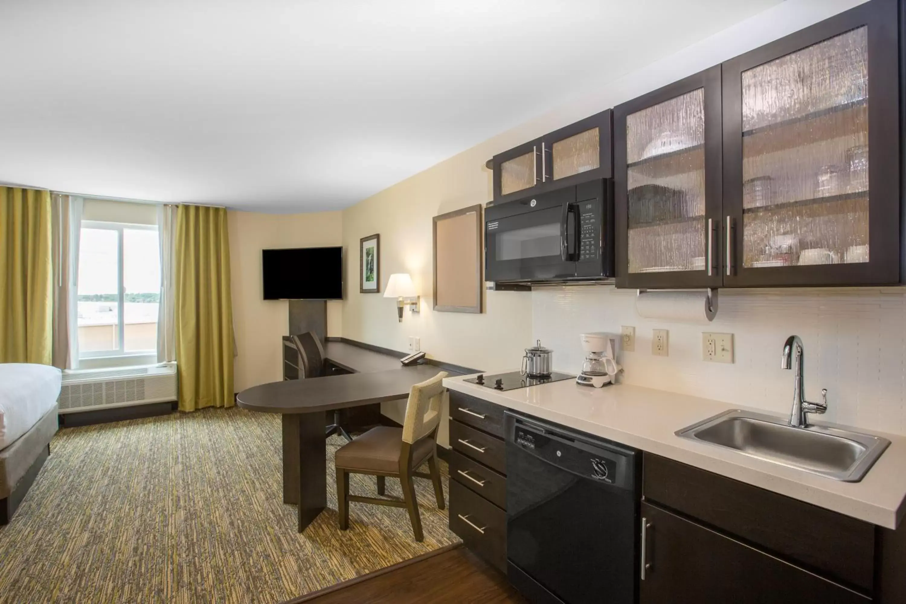 Photo of the whole room, Kitchen/Kitchenette in Candlewood Suites - Omaha Millard Area, an IHG Hotel