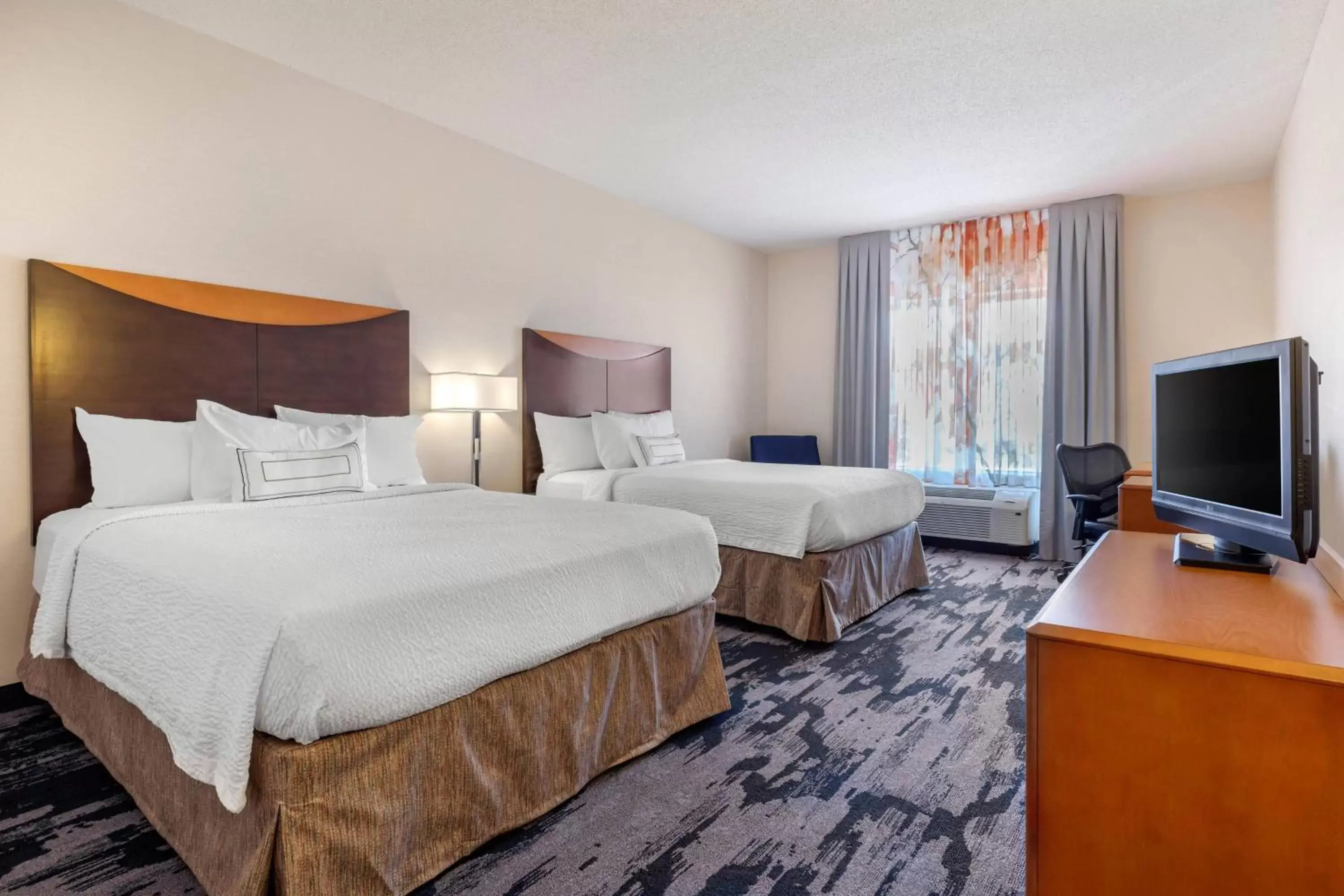 Photo of the whole room, Bed in Fairfield Inn & Suites by Marriott Rockford