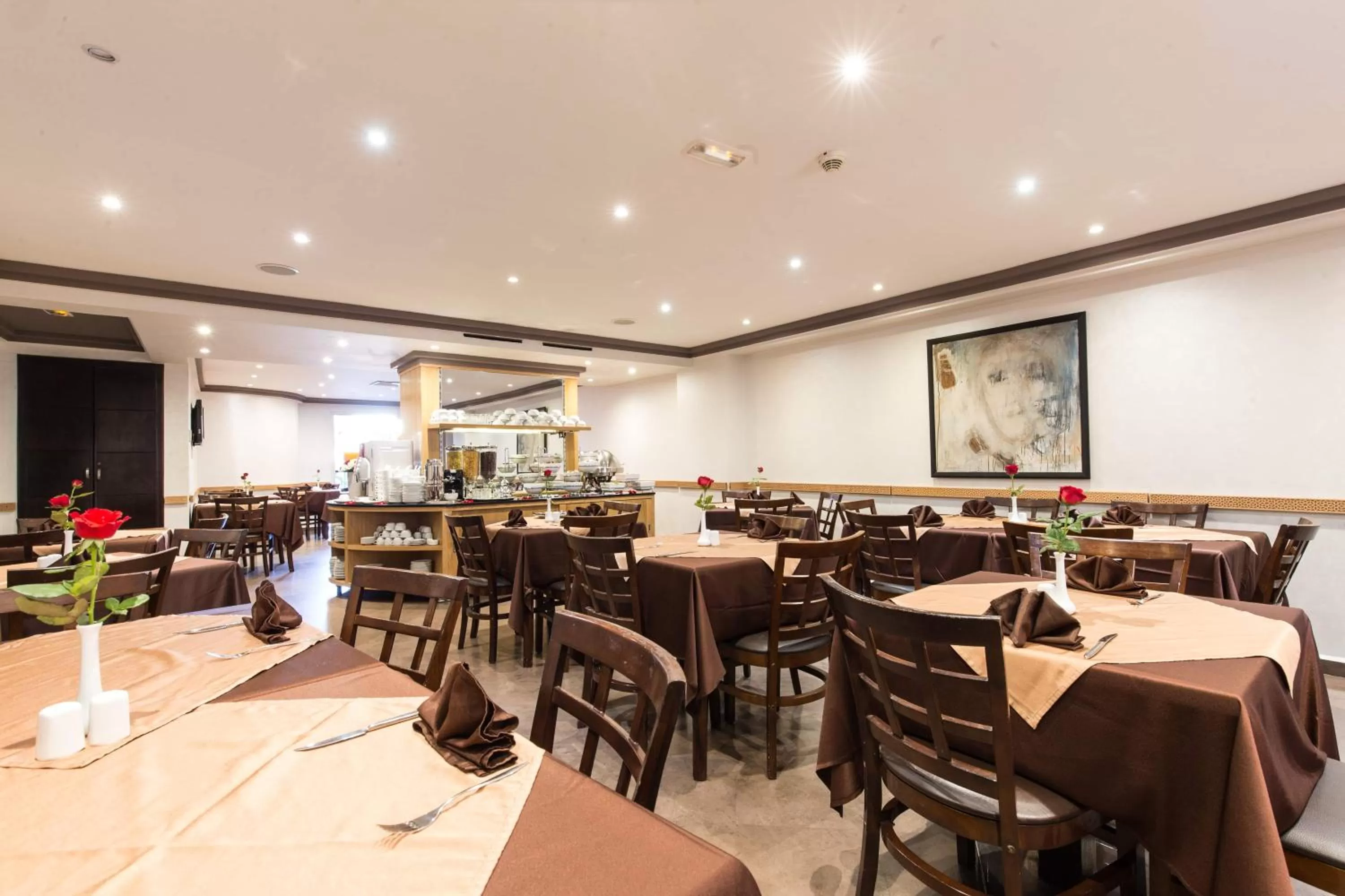 Restaurant/places to eat in Hotel Almas