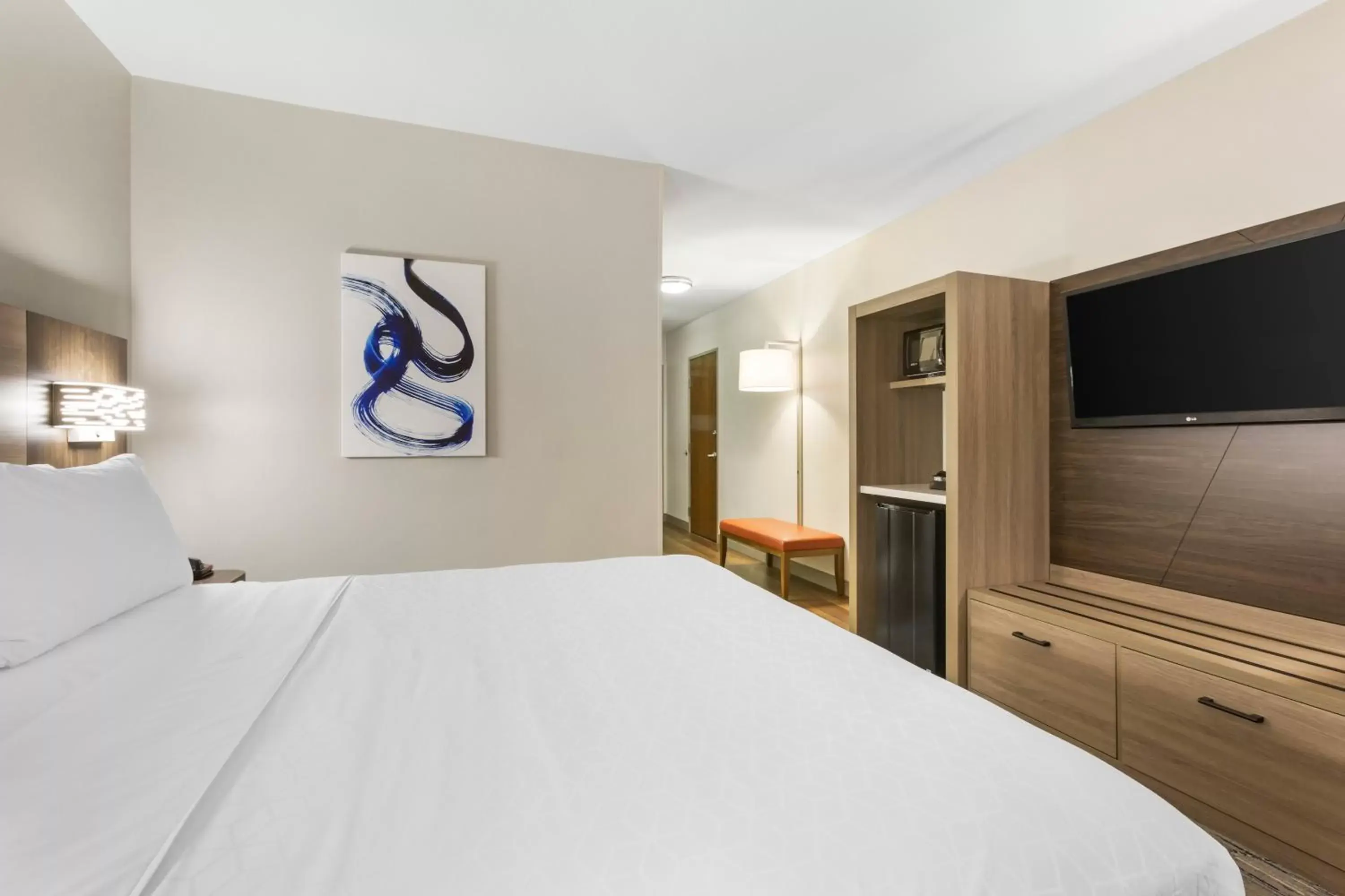 Bed in Holiday Inn Express Belgrade-Bozeman Area, an IHG Hotel