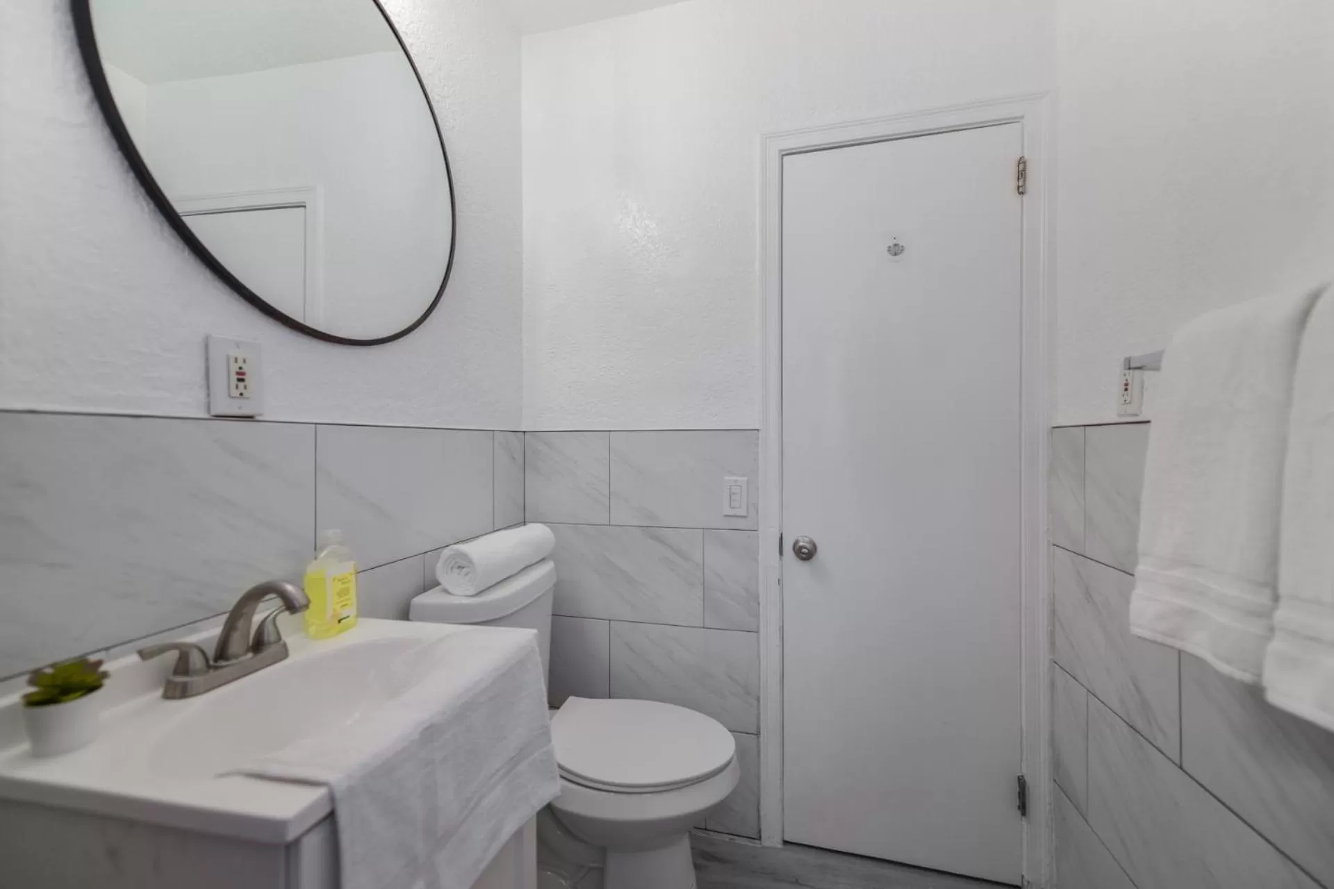Bathroom in Alani Bay Villas