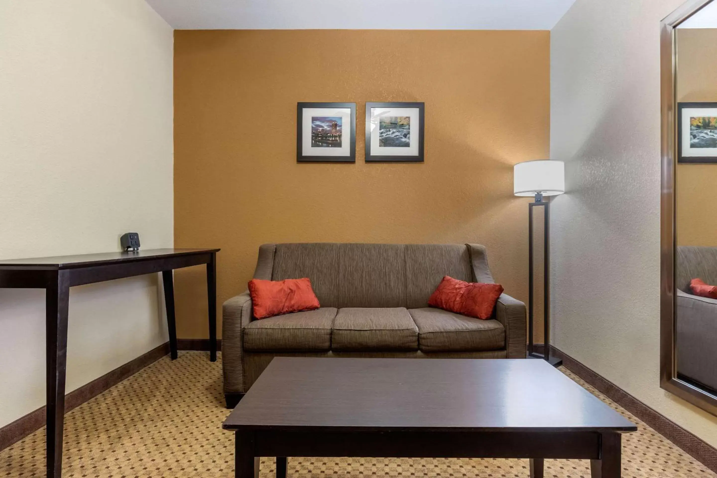 Living room, Seating Area in Comfort Inn & Suites Kenosha