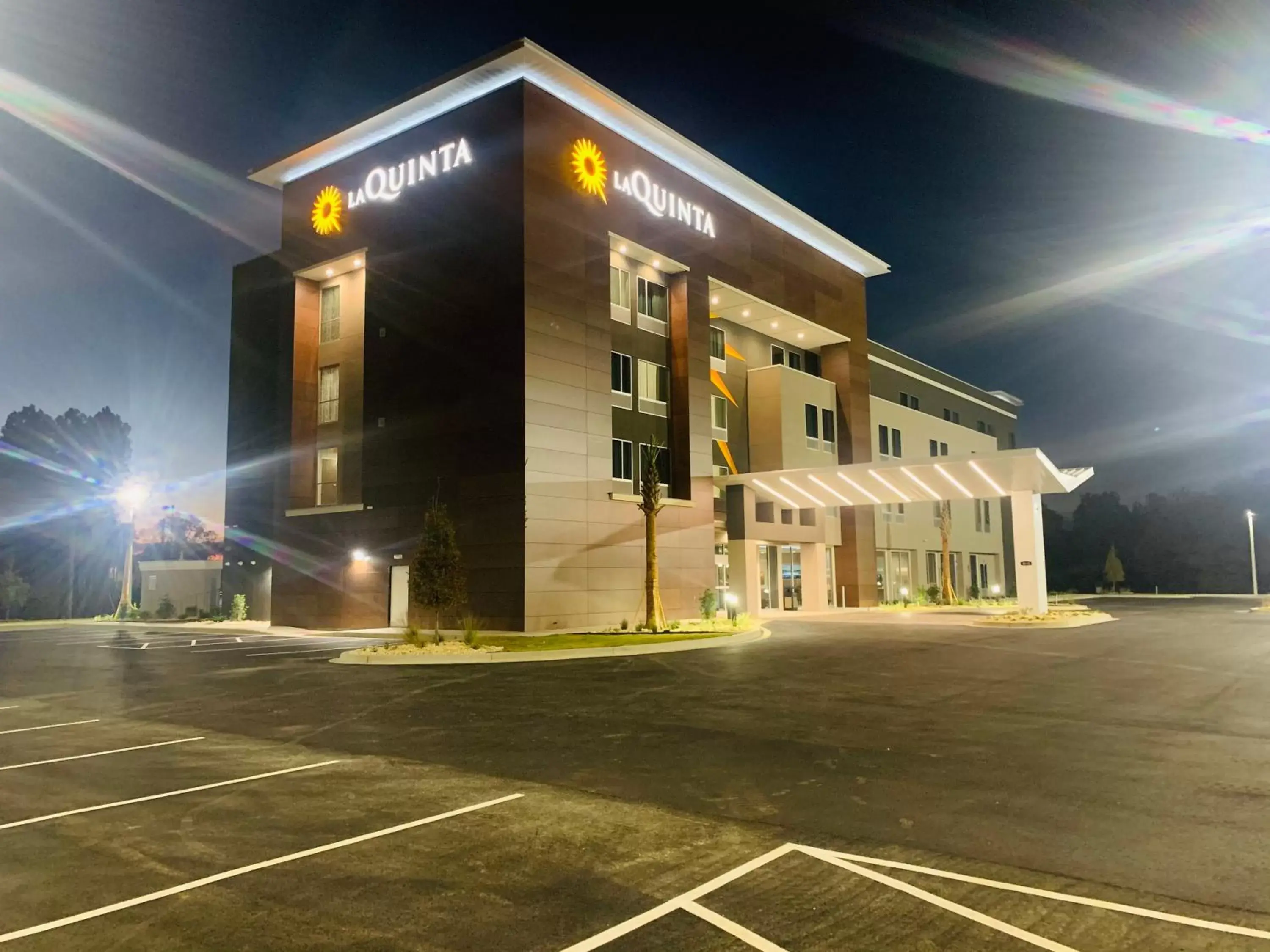 Property Building in La Quinta Inn & Suites by Wyndham Valdosta