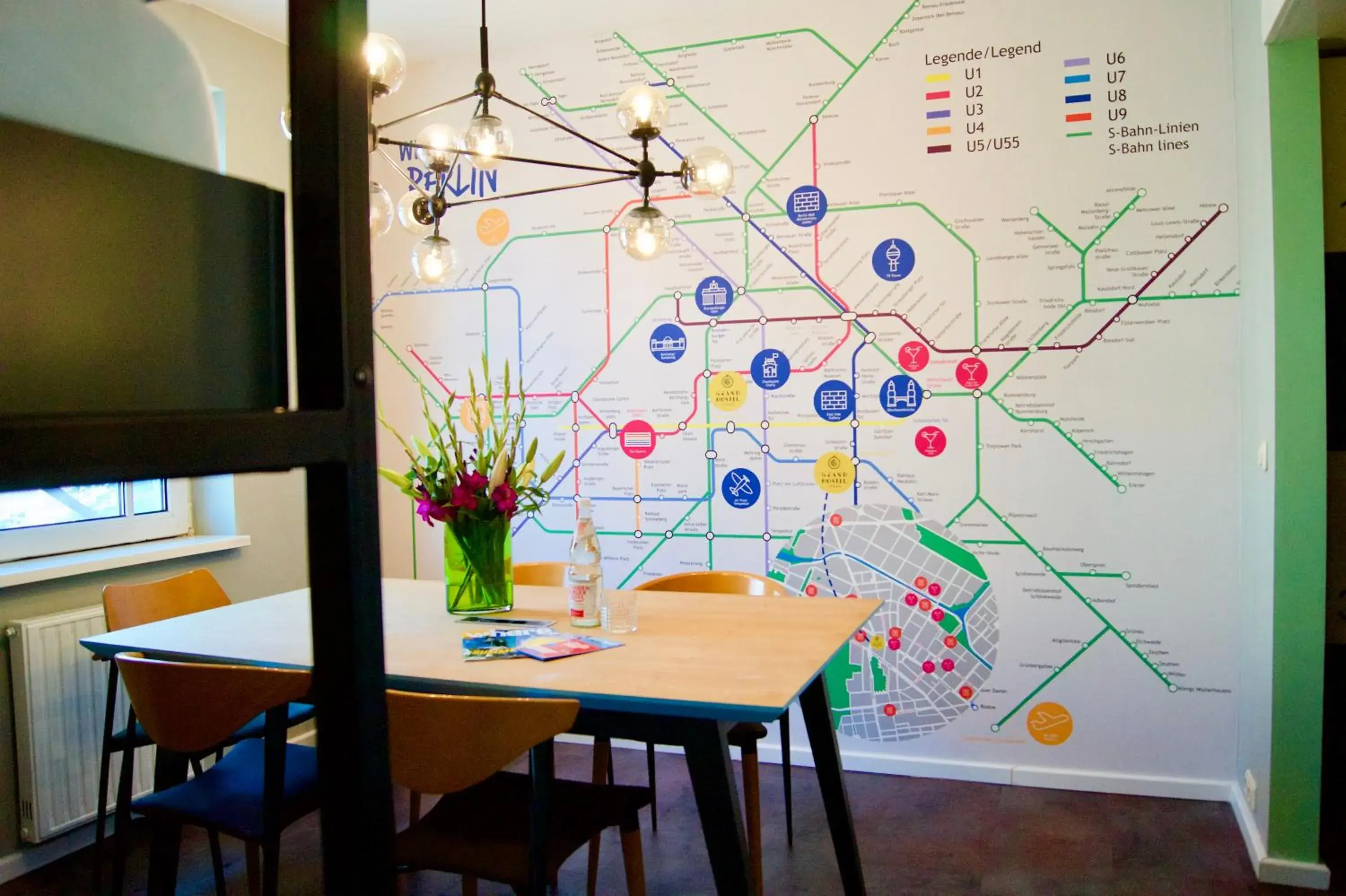 Photo of the whole room, Dining Area in Grand Hostel Berlin Urban