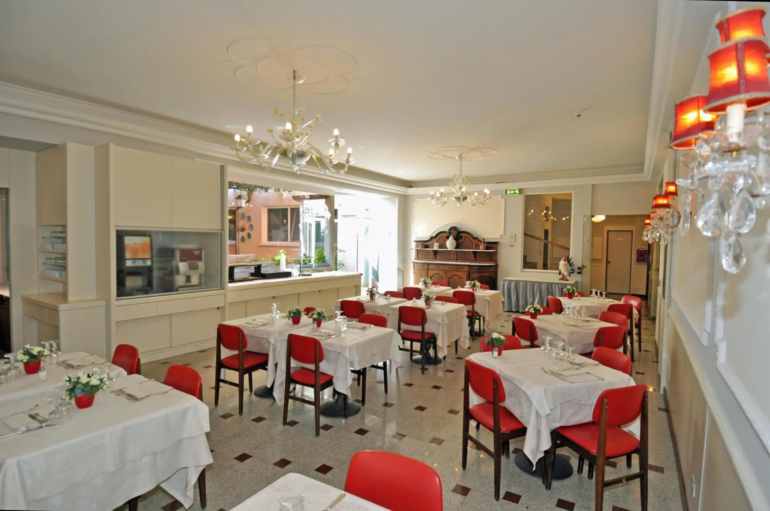 Restaurant/Places to Eat in Hotel Moderno