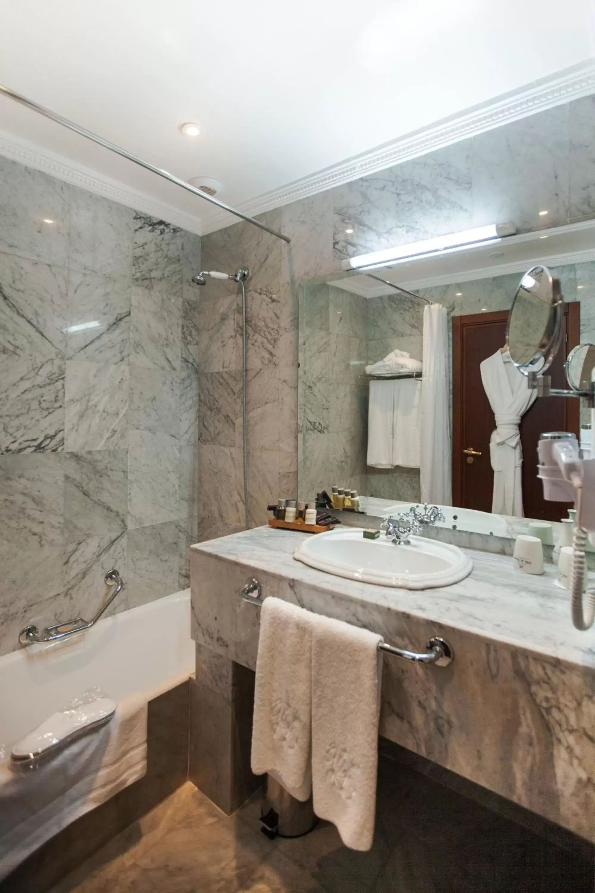 Bathroom in Grand Hotel Villa de France