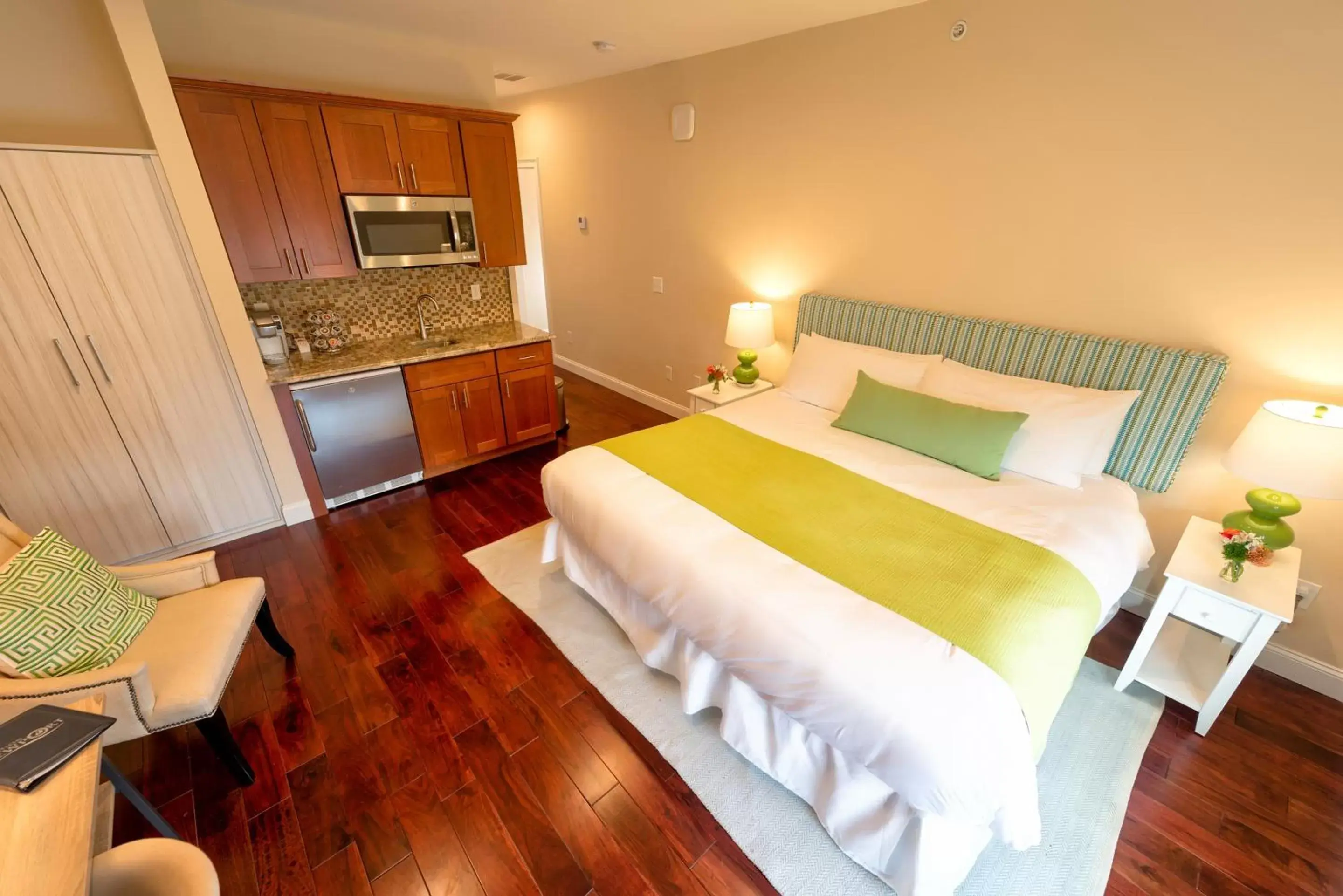 Kitchen or kitchenette, Bed in The East Island Reserve Hotel