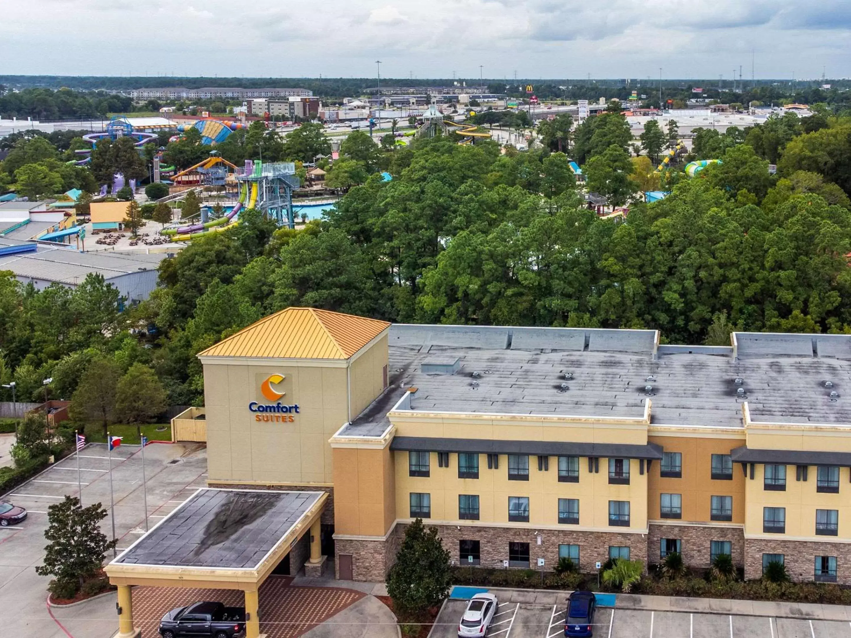 Property building, Bird's-eye View in Comfort Suites Old Town Spring