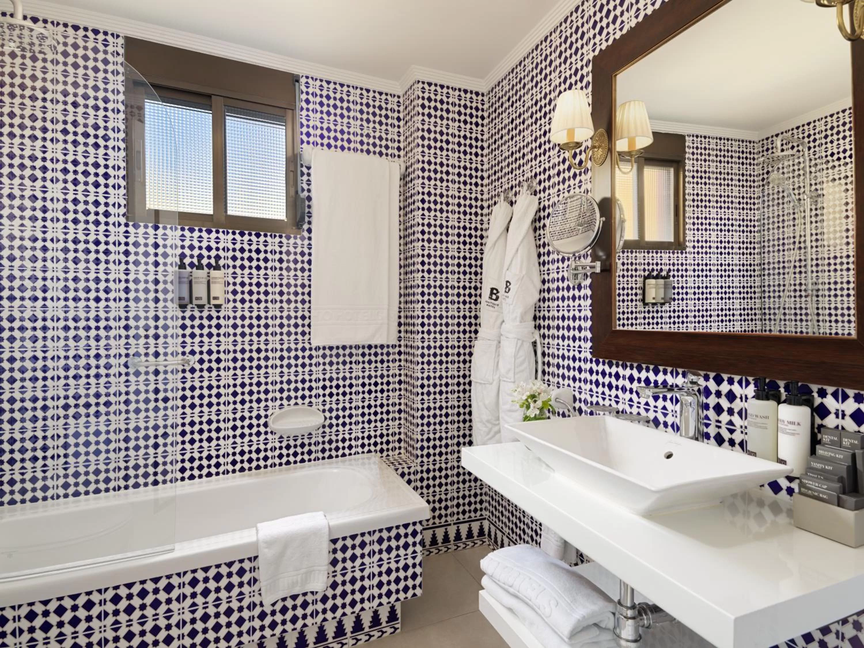 Bathroom in H10 Corregidor Boutique Hotel