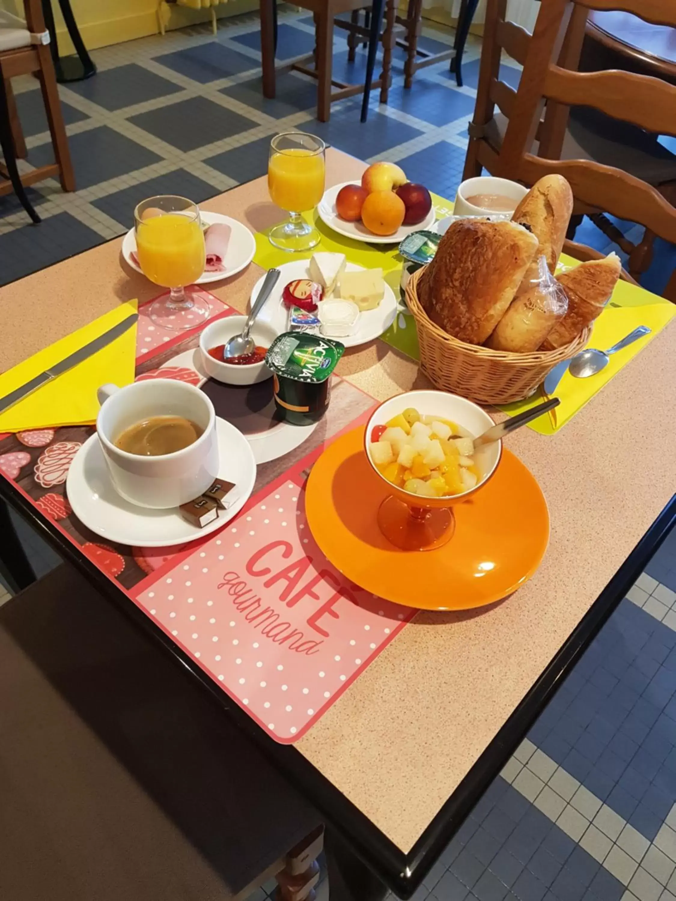 Food and drinks, Breakfast in Hotel Christina - Contact Hotel