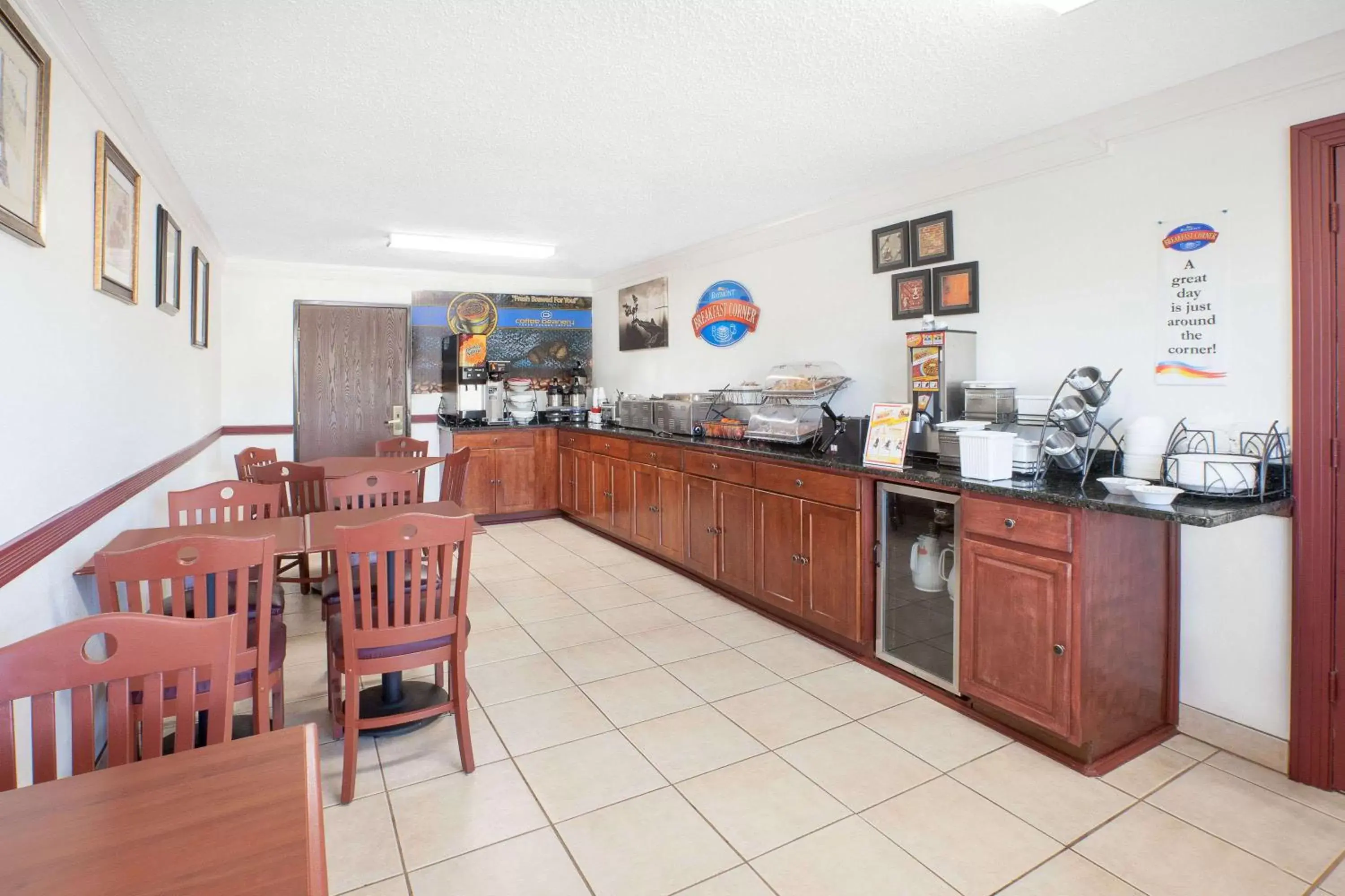 Restaurant/places to eat in Baymont by Wyndham Port Huron Restaurant/places to eat in Baymont by Wyndham Port Huron