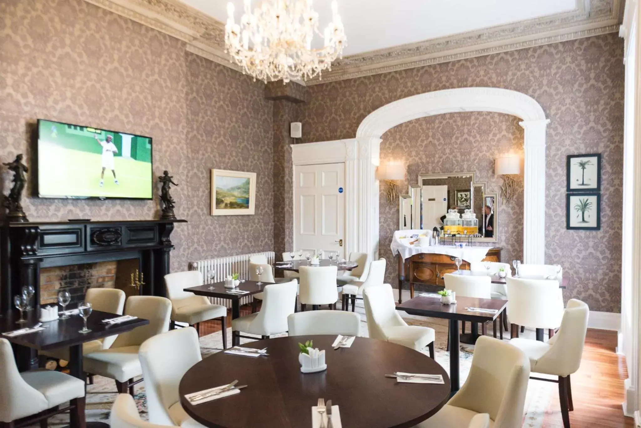 Restaurant/Places to Eat in Belmont House Hotel