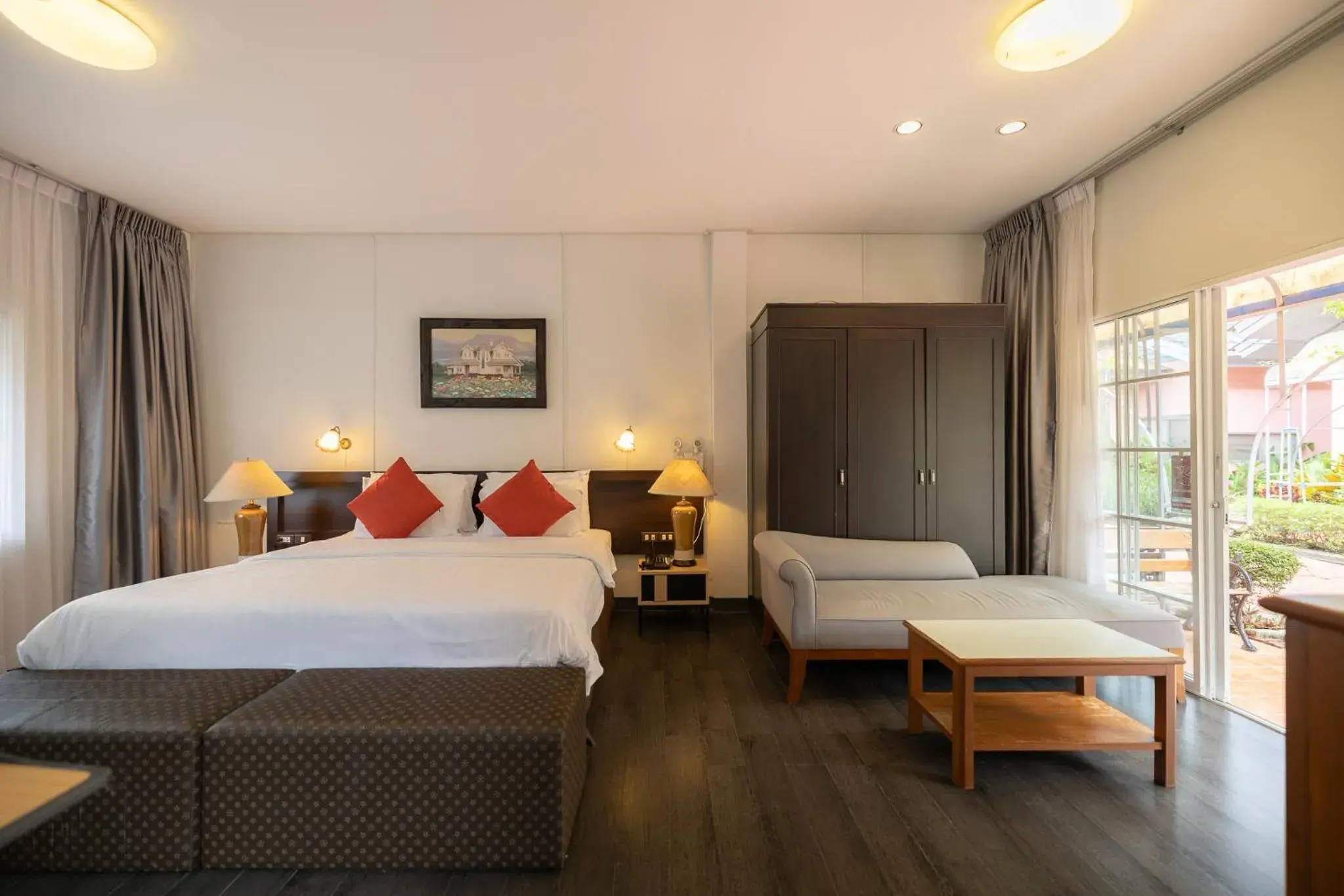 Bedroom, Bed in Bangkok Rama Hotel
