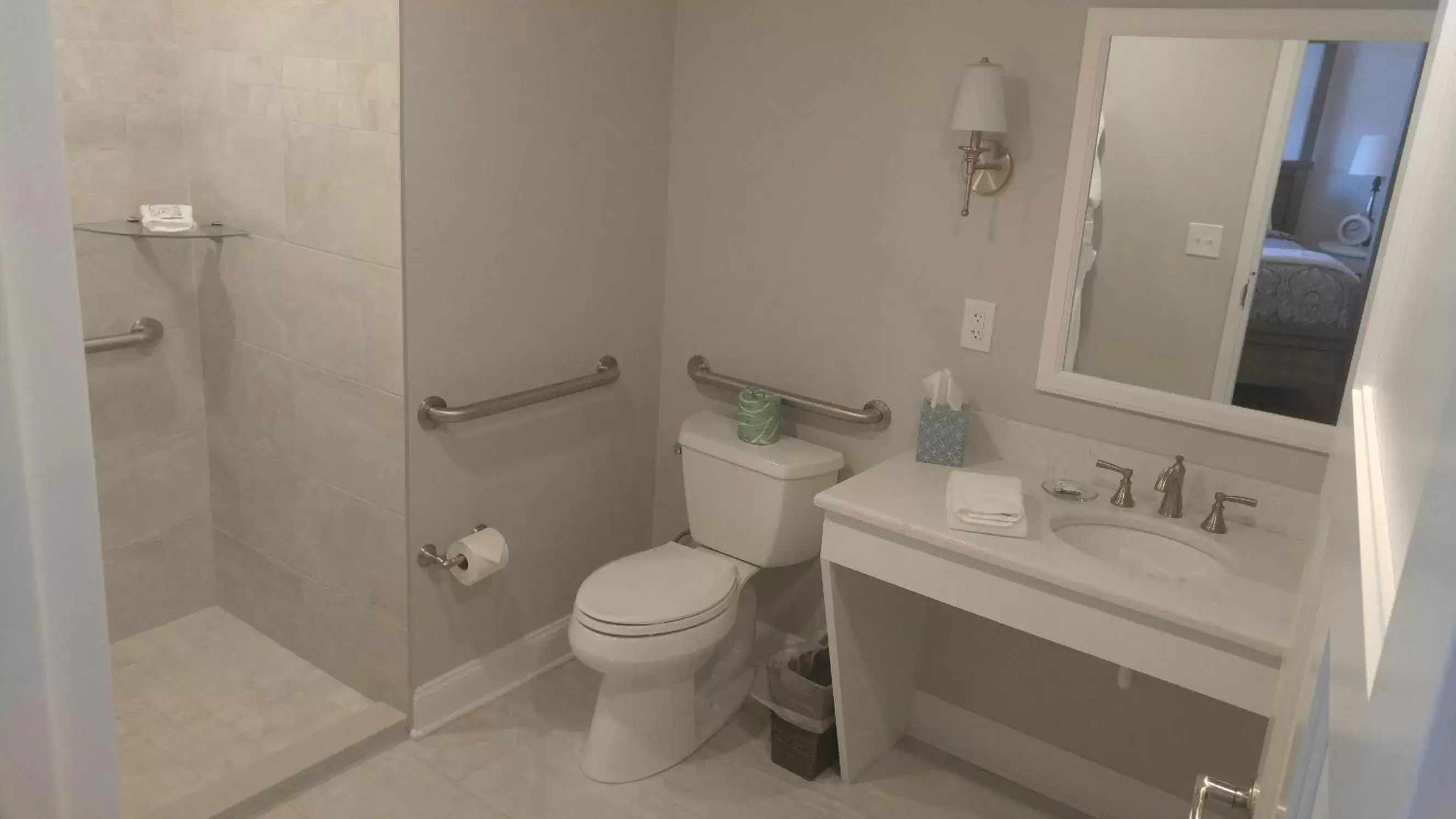 Bathroom in Harbor House Inn