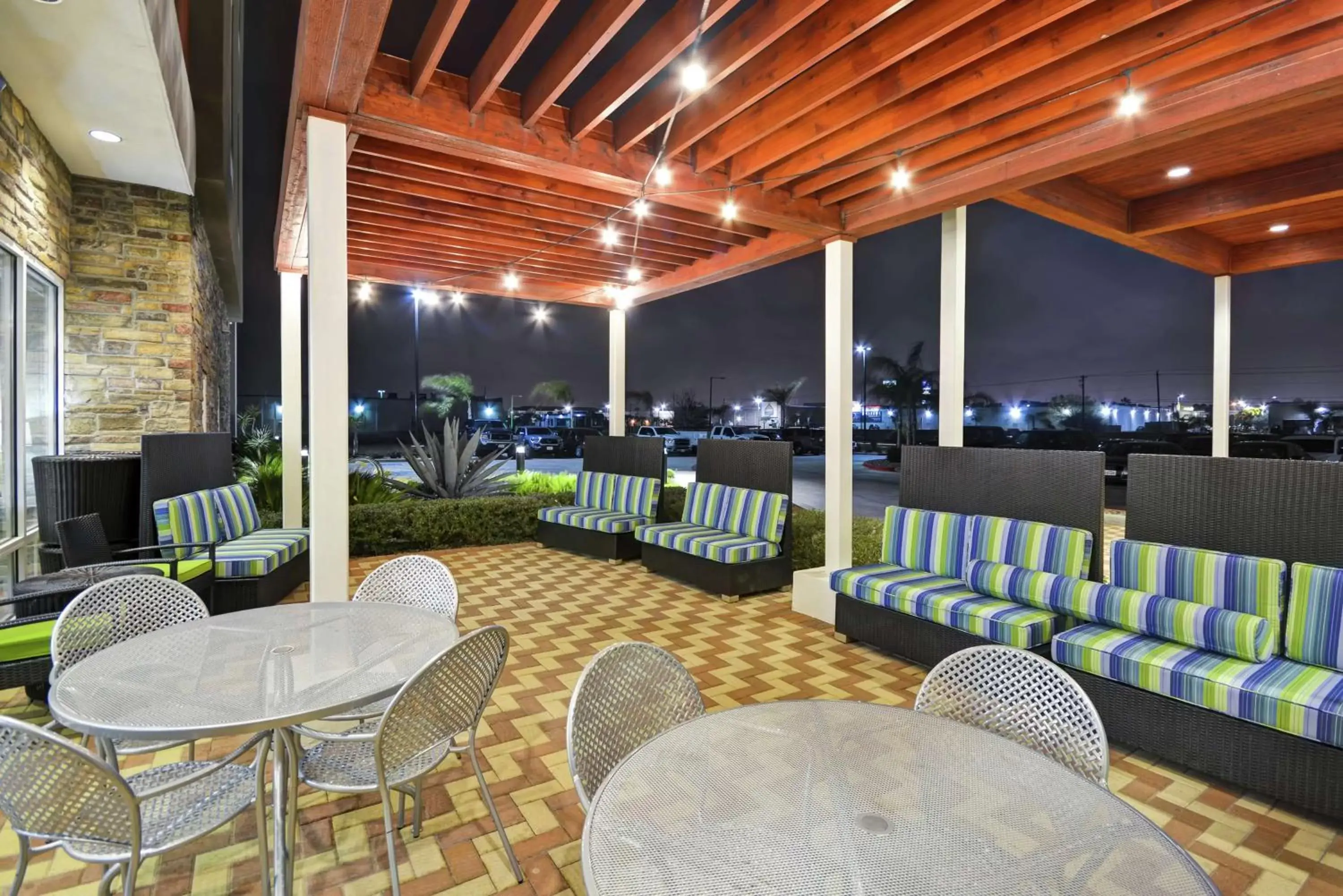 Patio, Restaurant/Places to Eat in Home2 Suites by Hilton Brownsville