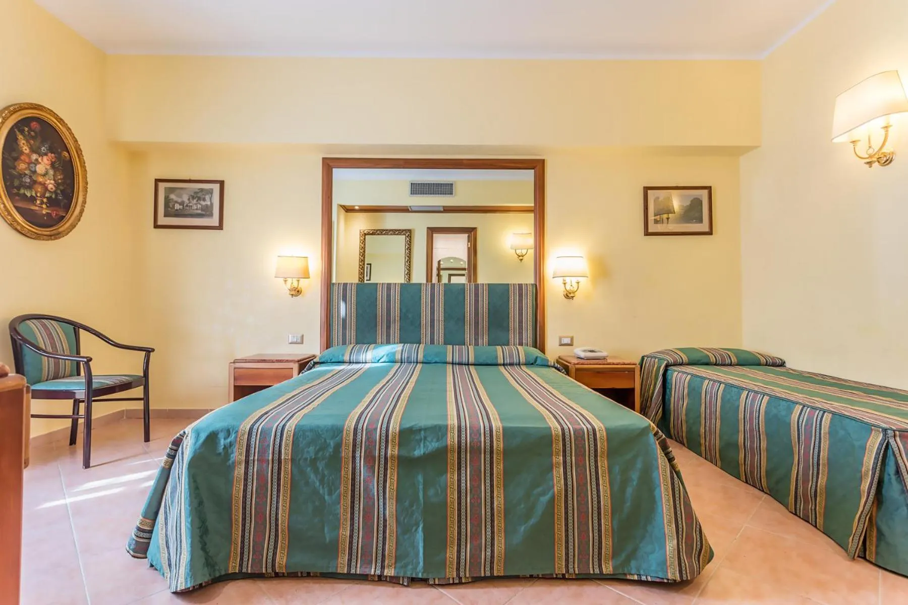 Bedroom, Bed in Raeli Hotel Noto