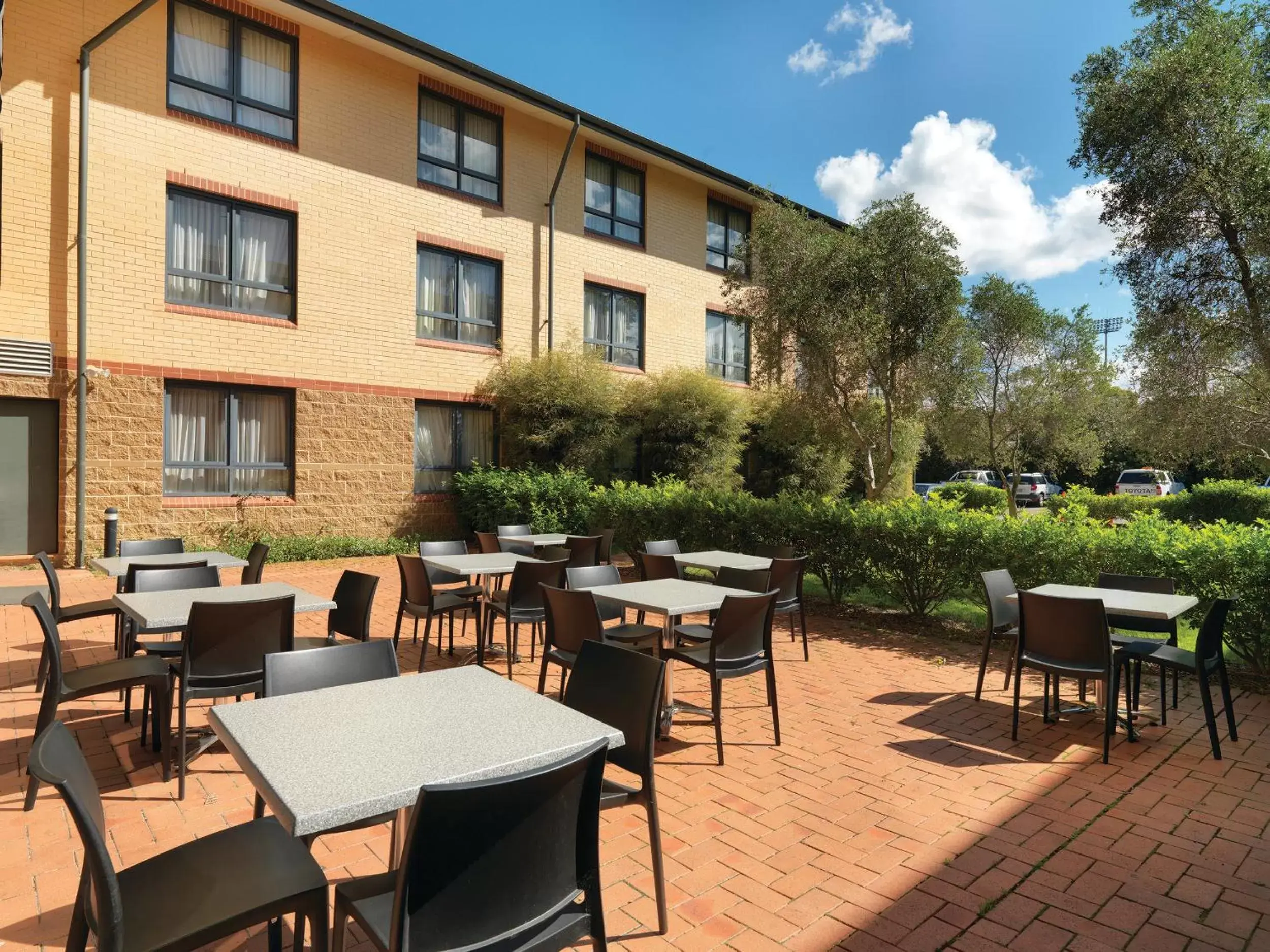 Balcony/Terrace, Restaurant/Places to Eat in Mercure Sydney Manly Warringah