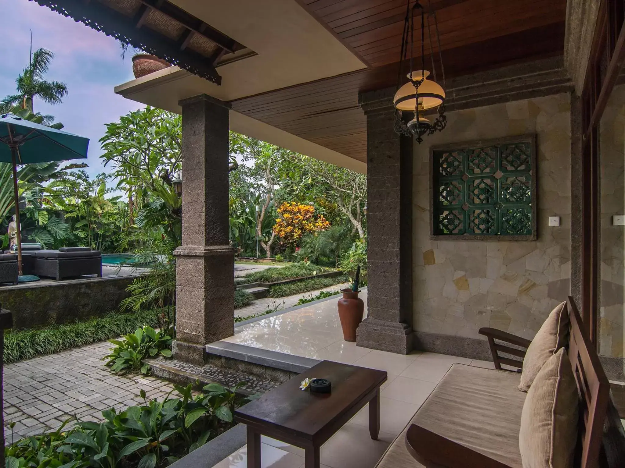 Garden, BBQ Facilities in De Munut Balinese Resort