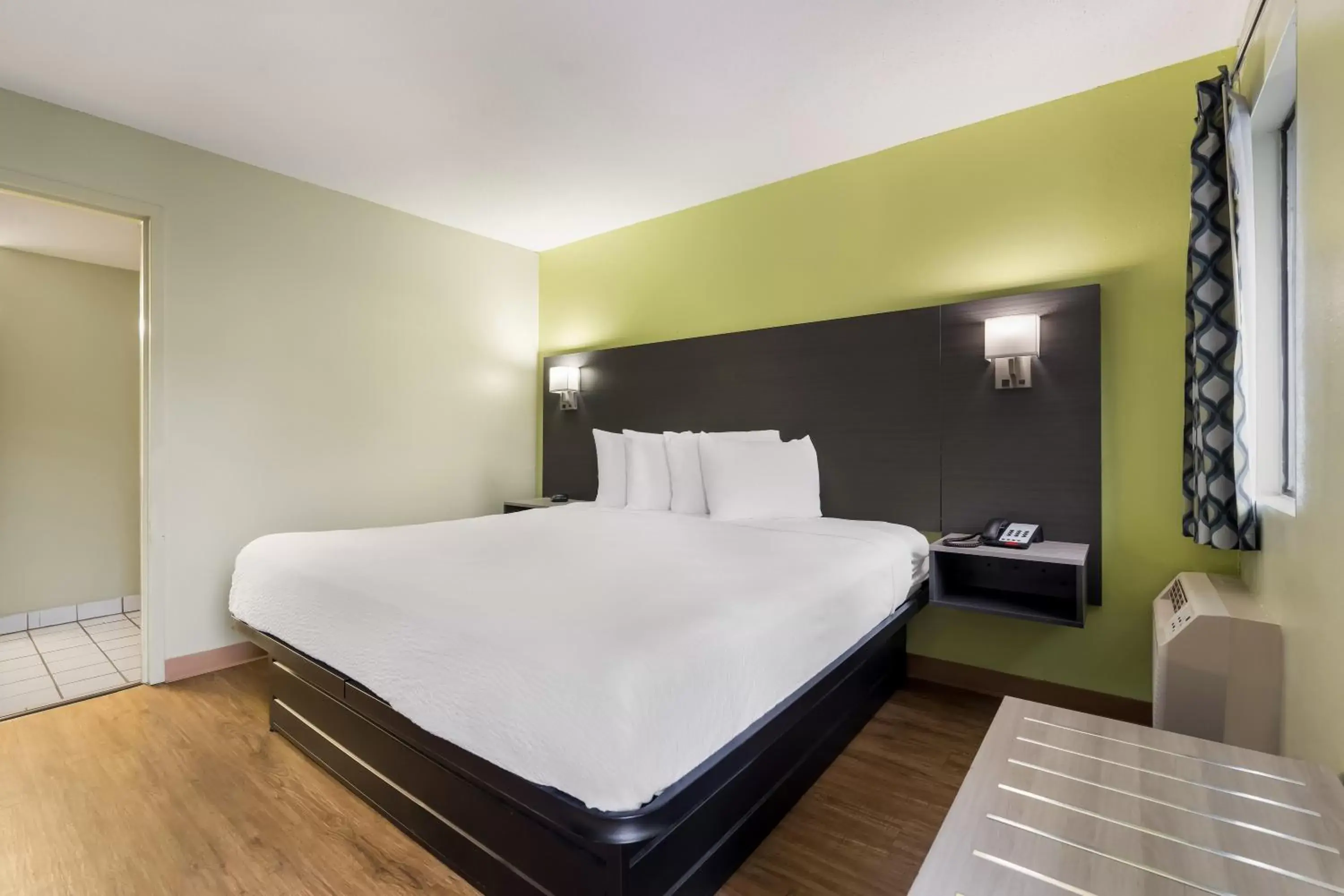 Bed in SureStay Hotel by Best Western Columbus Downtown