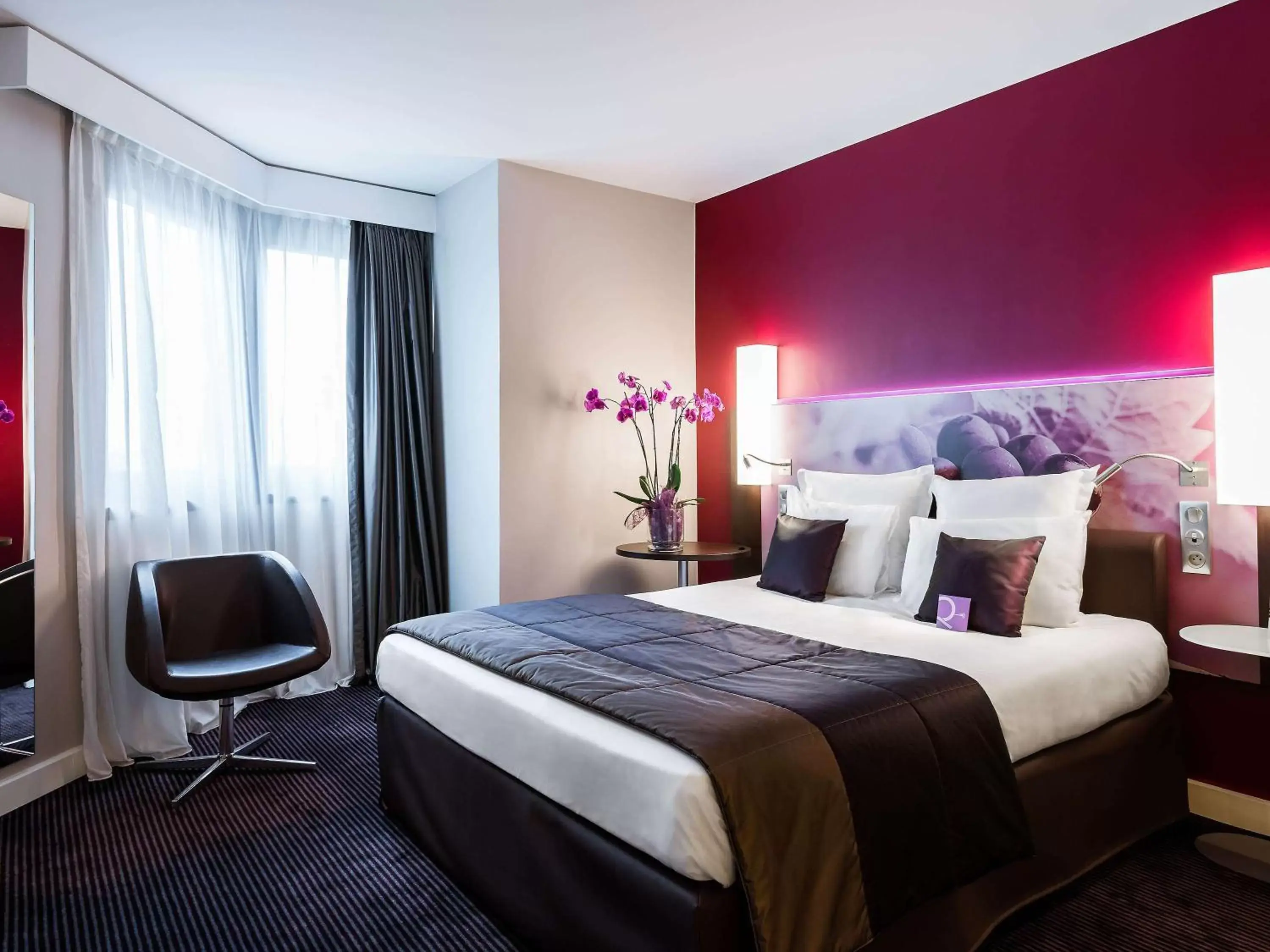 Photo of the whole room, Bed in Mercure Reims Centre Cathédrale