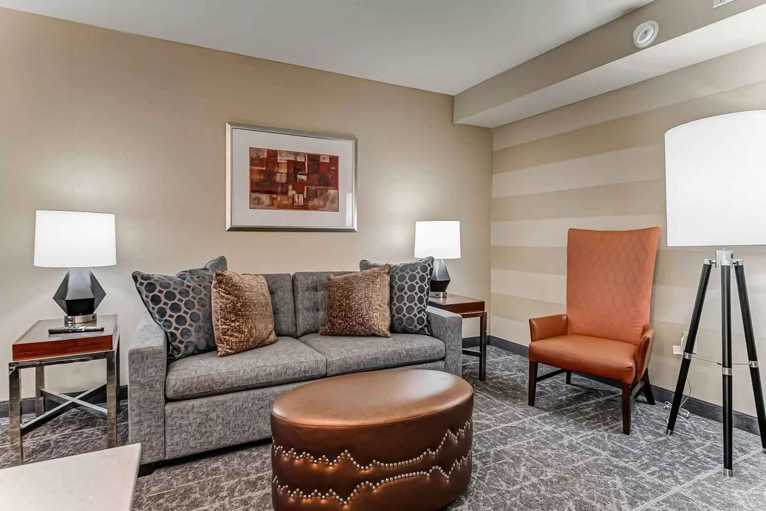 Living room, Seating Area in Embassy Suites Atlanta - Kennesaw Town Center
