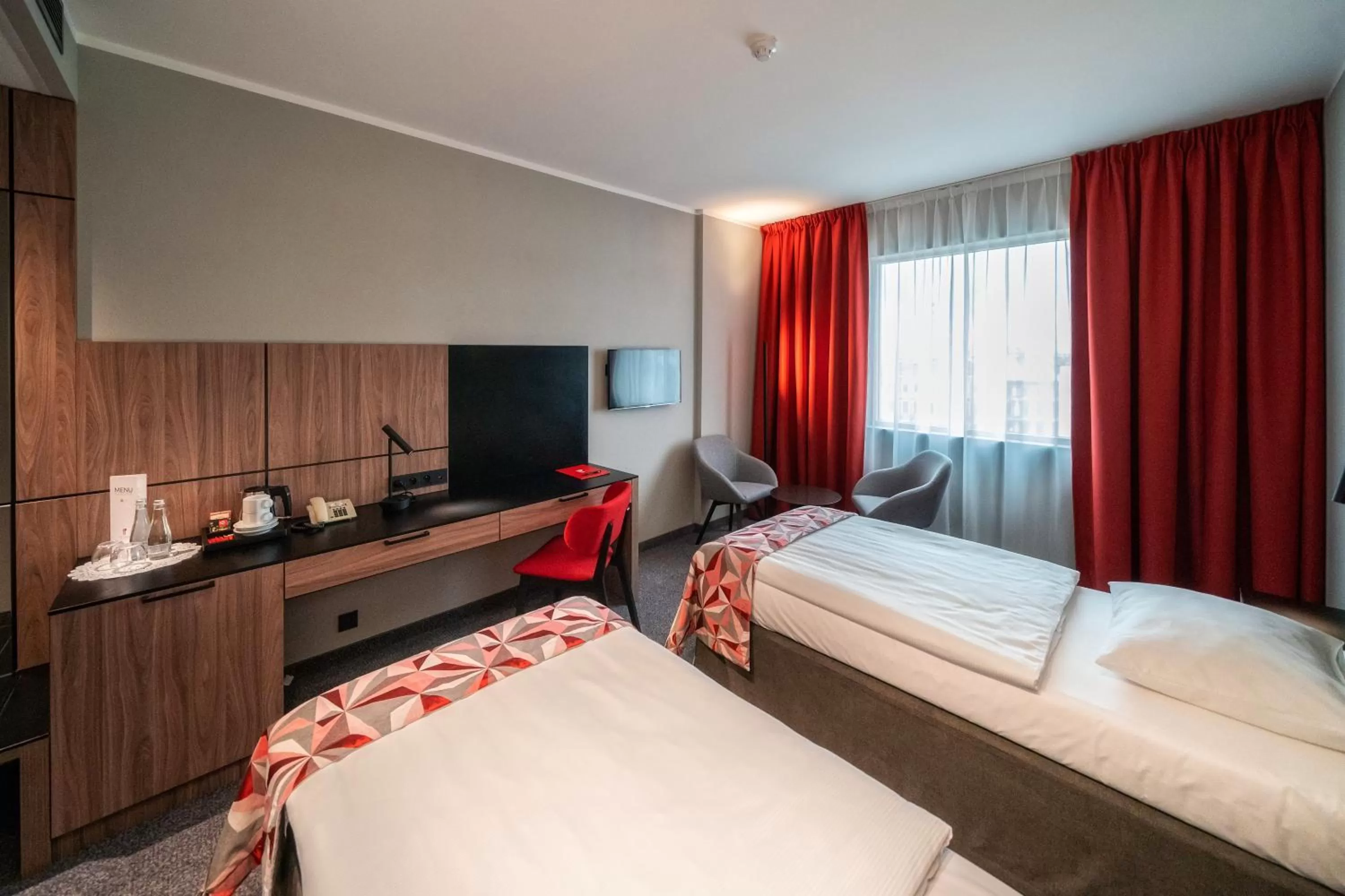 Photo of the whole room, Bed in HP Park Plaza