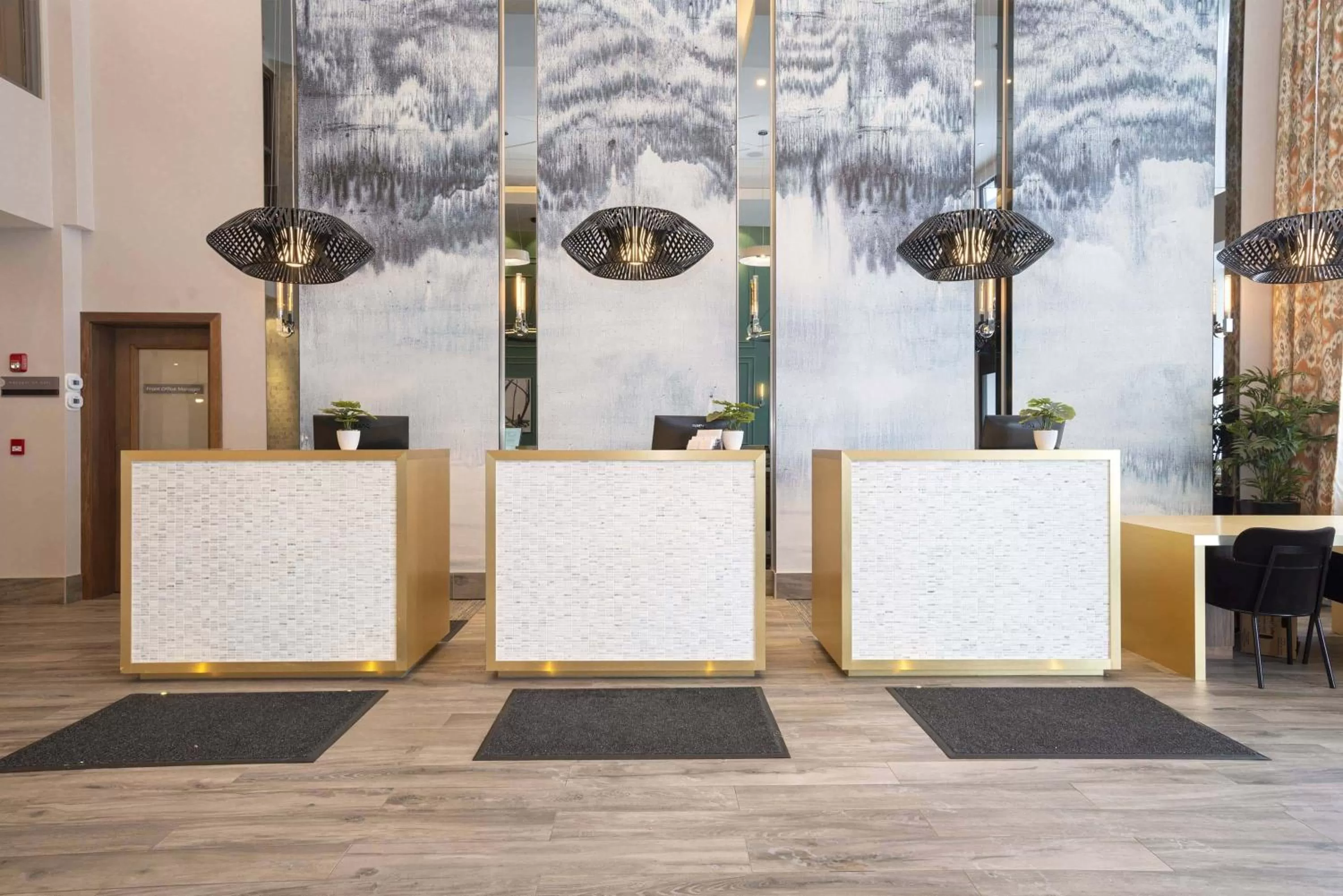 Lobby or reception in Sandman Signature Sherwood Park Hotel