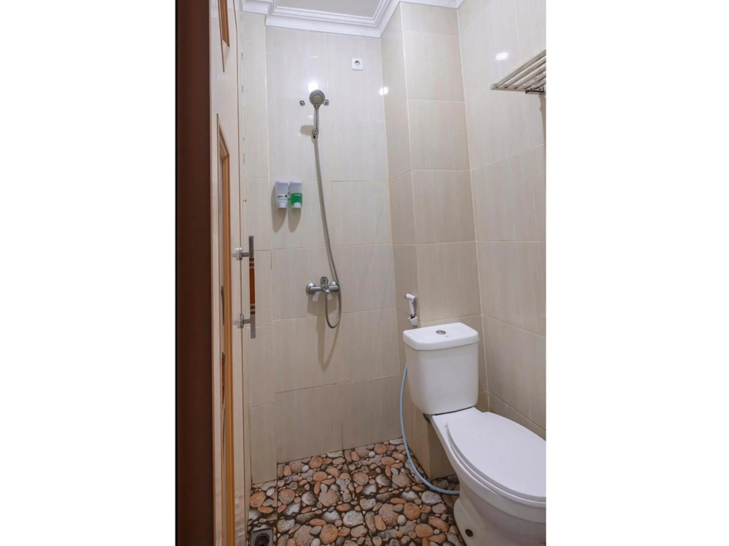 Bathroom in Super OYO 3747 Comfort Residence