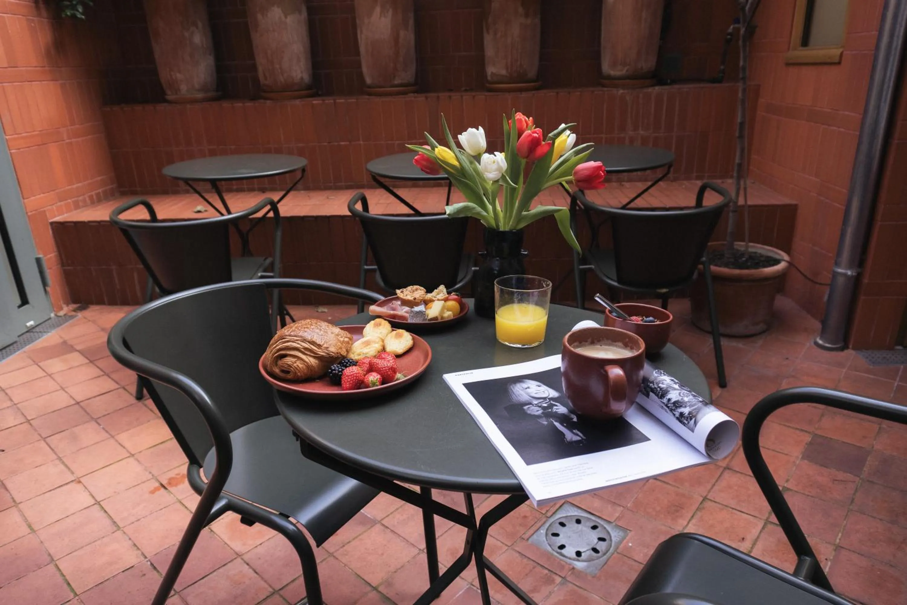 Patio in Hôtel AMI - Orso Hotels