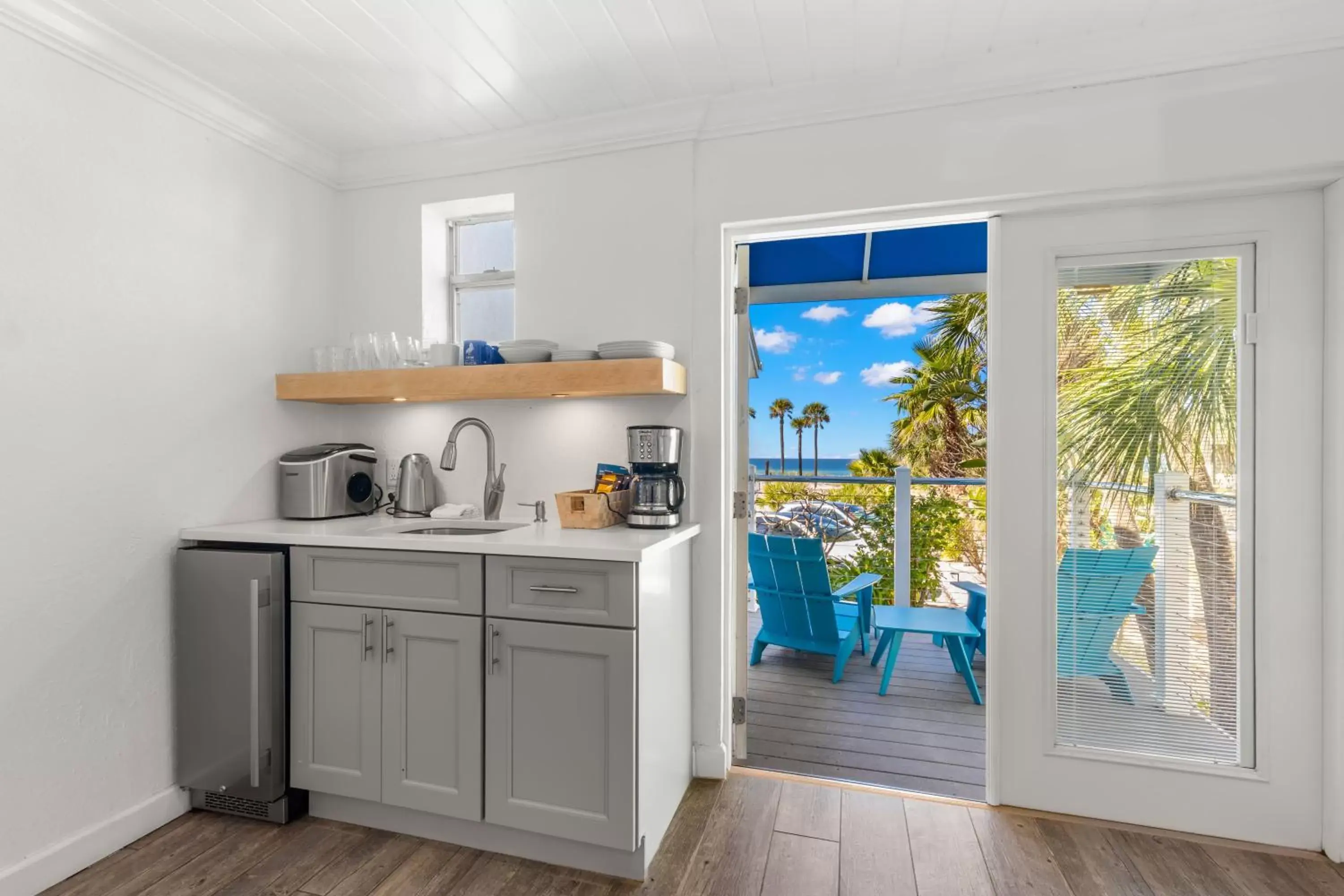 Kitchen or kitchenette in Inn on the Beach