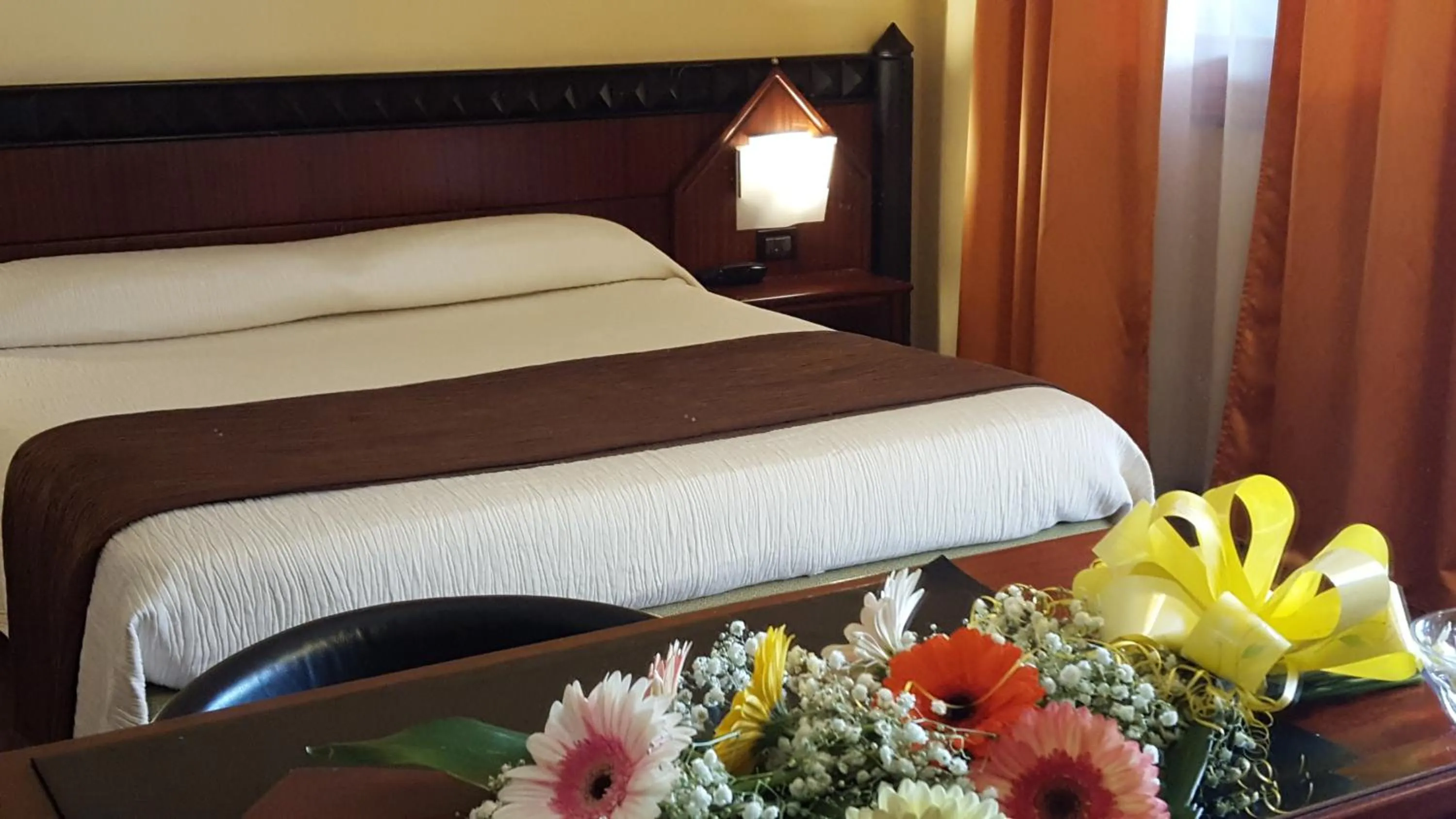 Decorative detail, Bed in Hotel Motel Flower