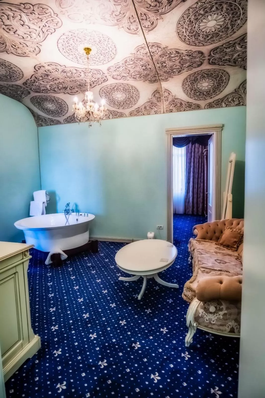 Living room in JMR Royal -Luxury Rooms & Private Sauna