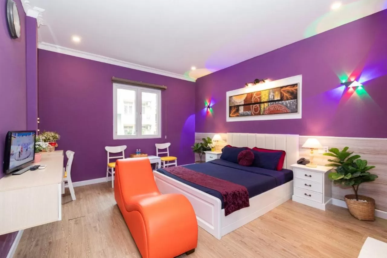 Communal lounge/ TV room in Ben Thanh Station Hotel