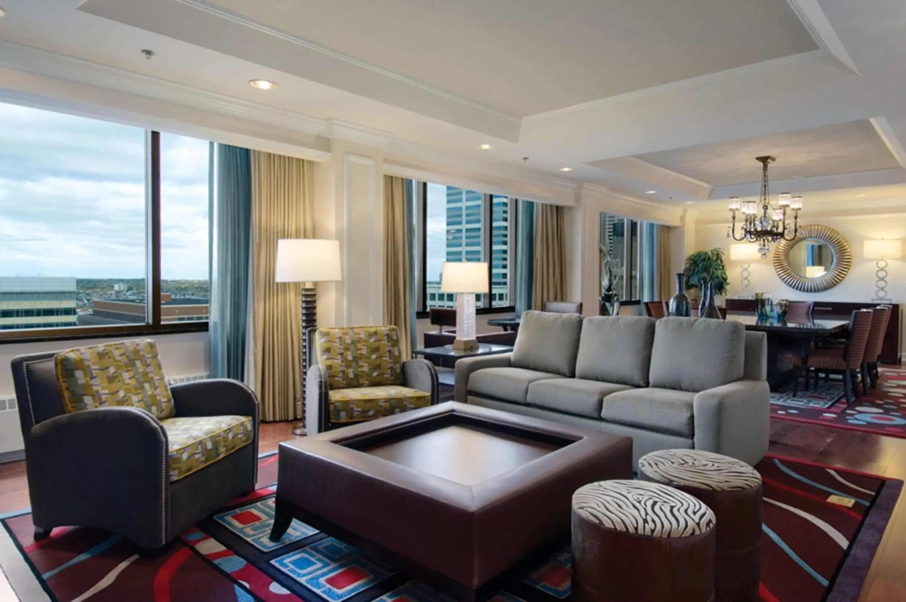 Living room, Seating Area in Hilton Minneapolis