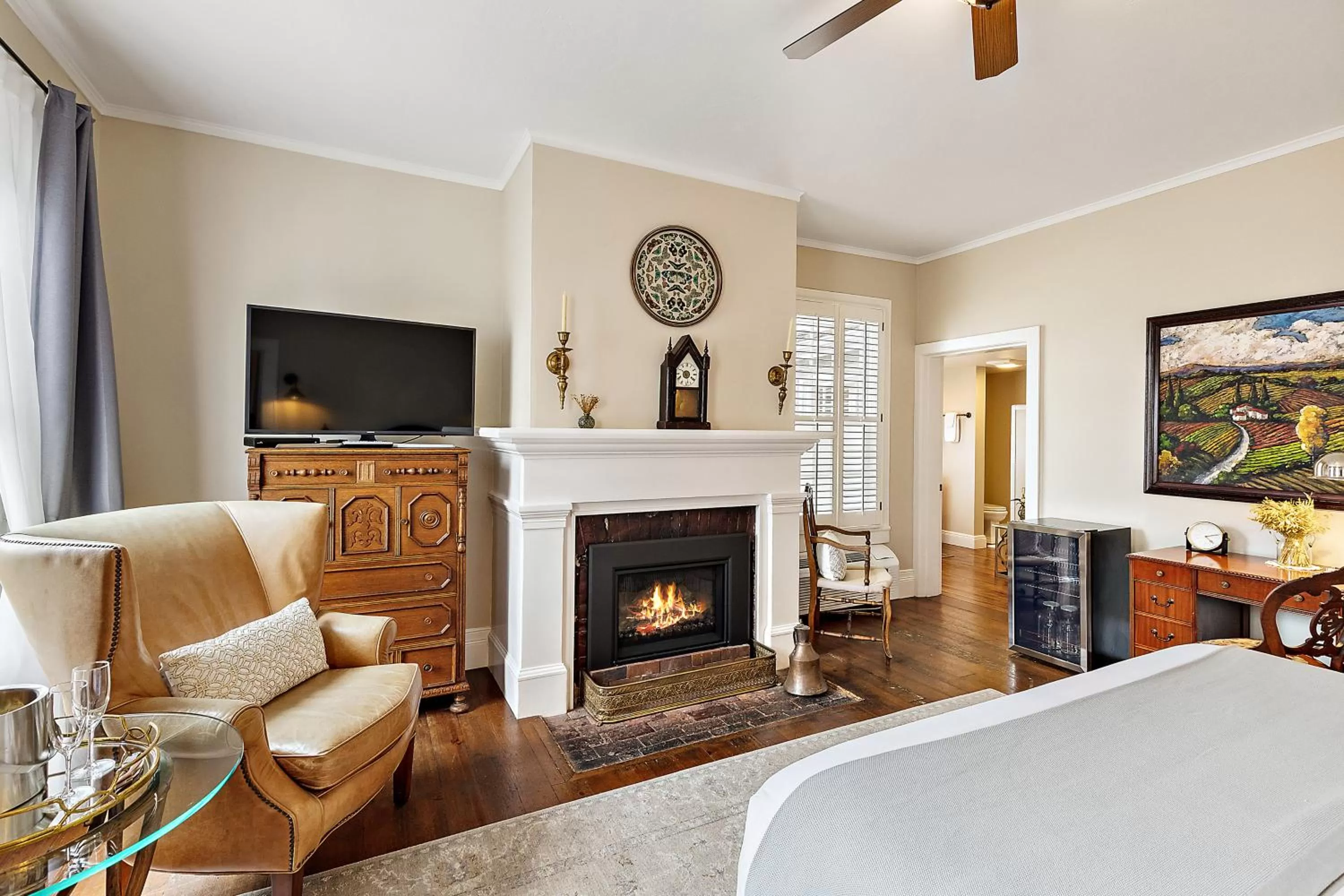 flat iron, Bed in McCully House Inn