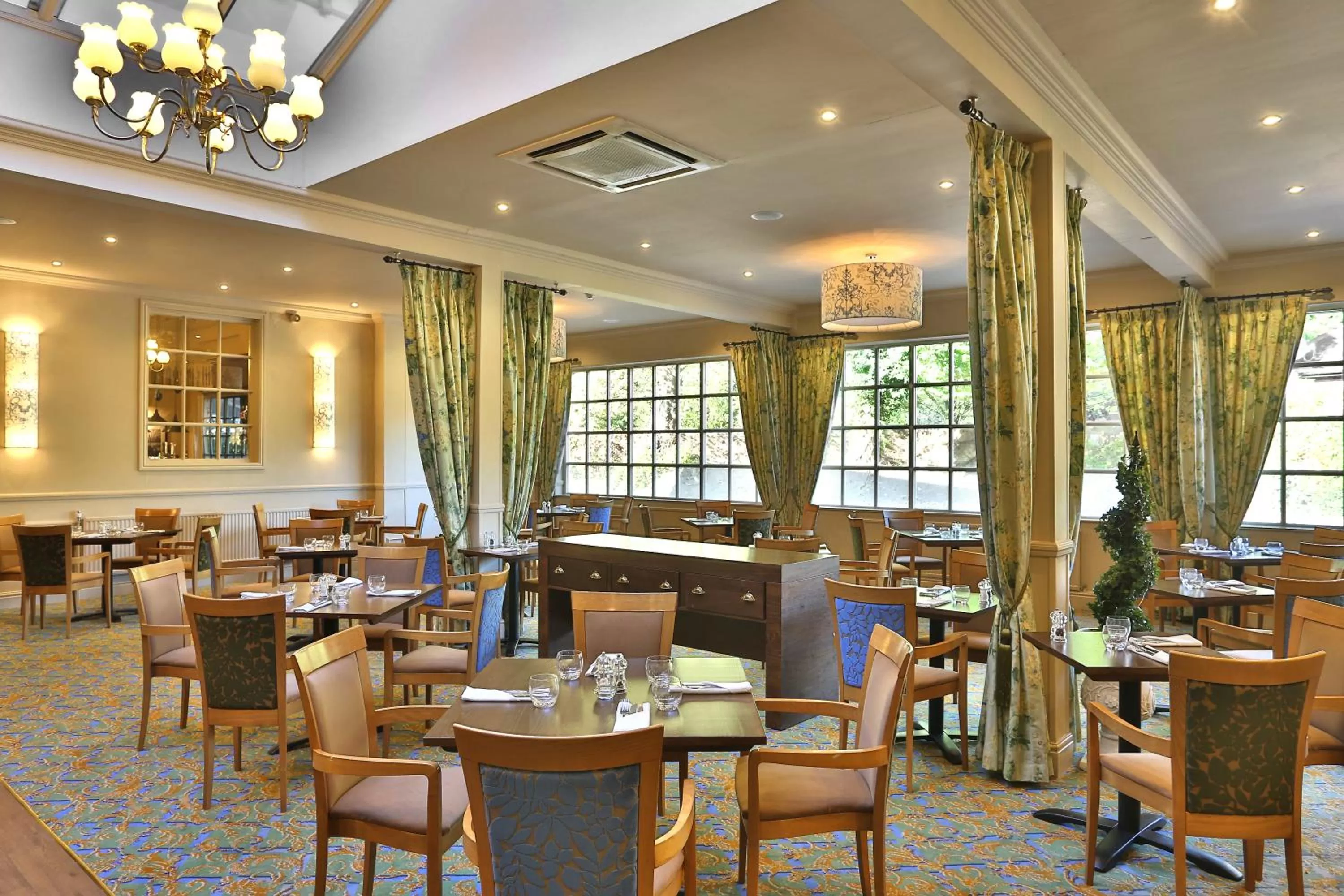 Restaurant/places to eat in Reigate Manor Hotel