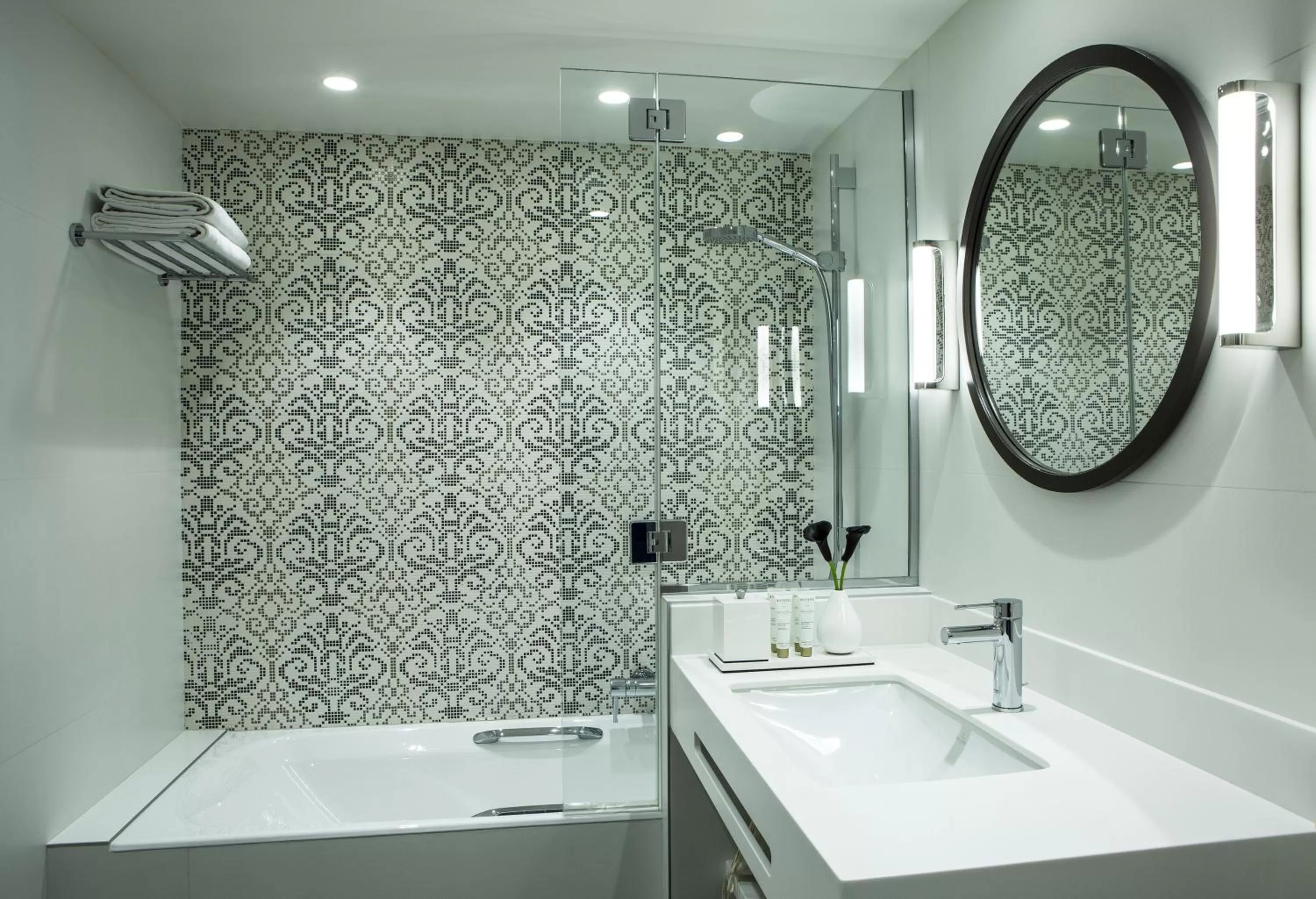 Bathroom in Hôtel Parc Saint-Séverin - Esprit de France