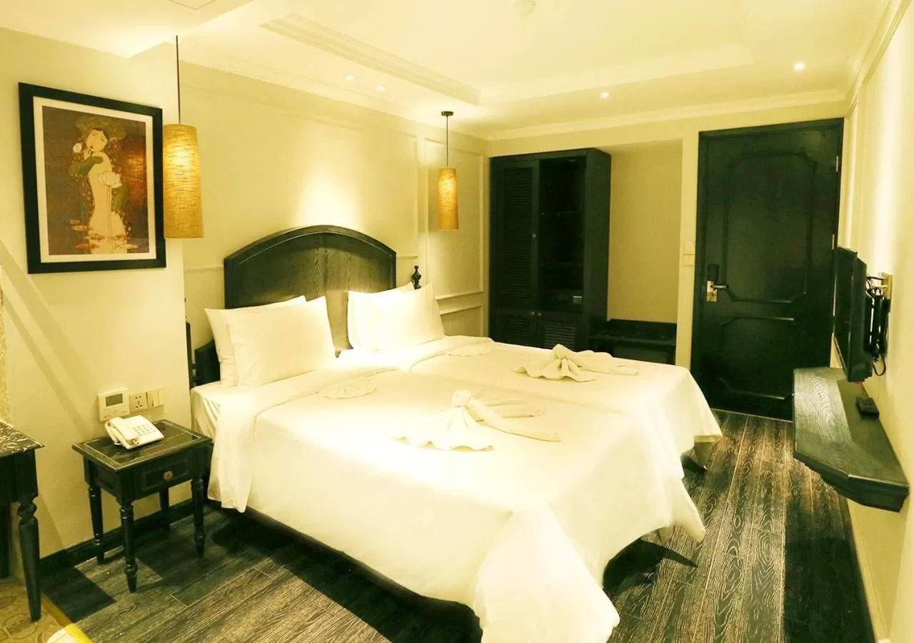 Deluxe Twin Room in Hanoi Emerald Waters Hotel Valley