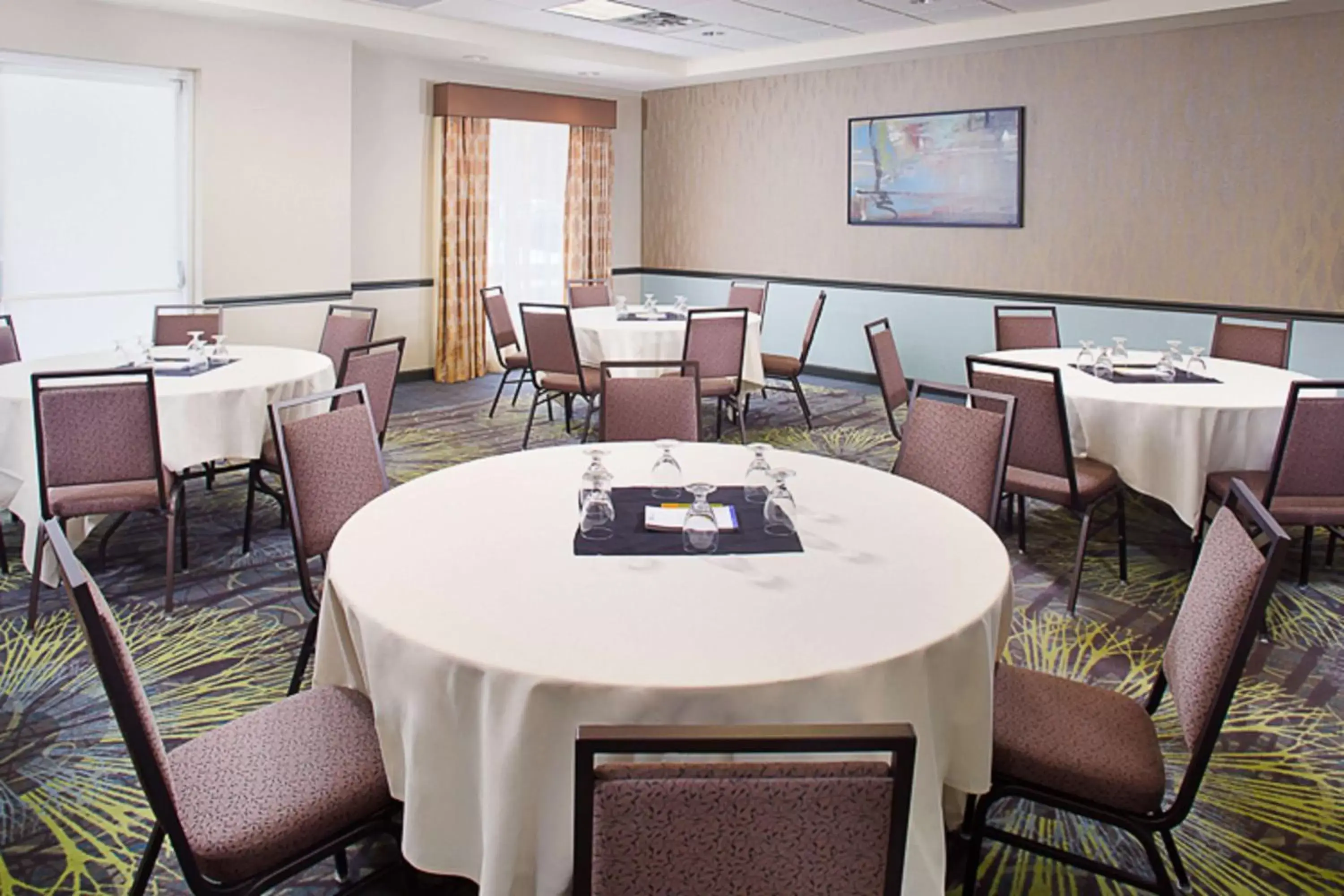 Meeting/conference room, Restaurant/Places to Eat in Hilton Garden Inn Albany Airport