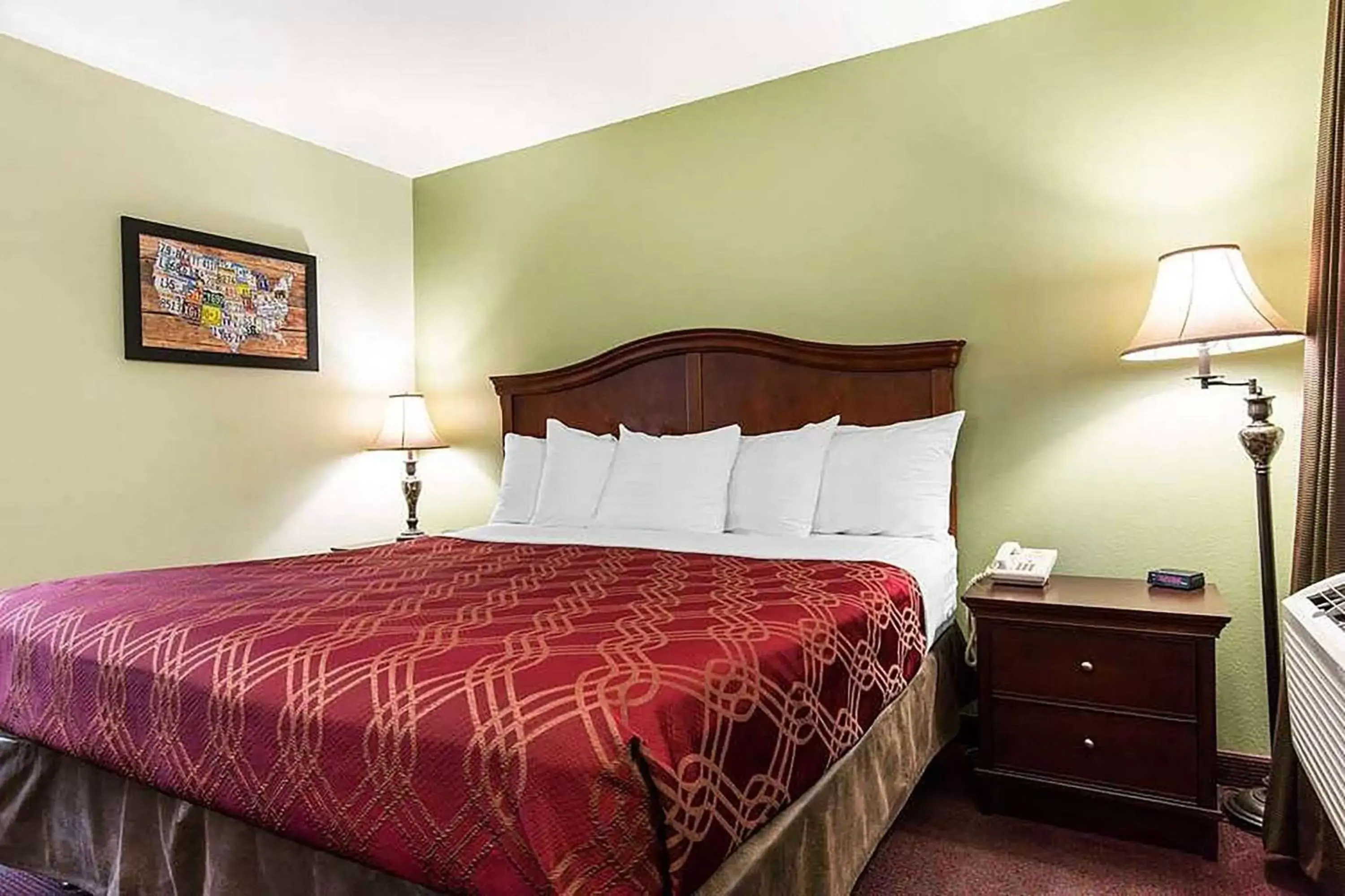 Photo of the whole room, Bed in Baymont by Wyndham Branson Thousand Hills