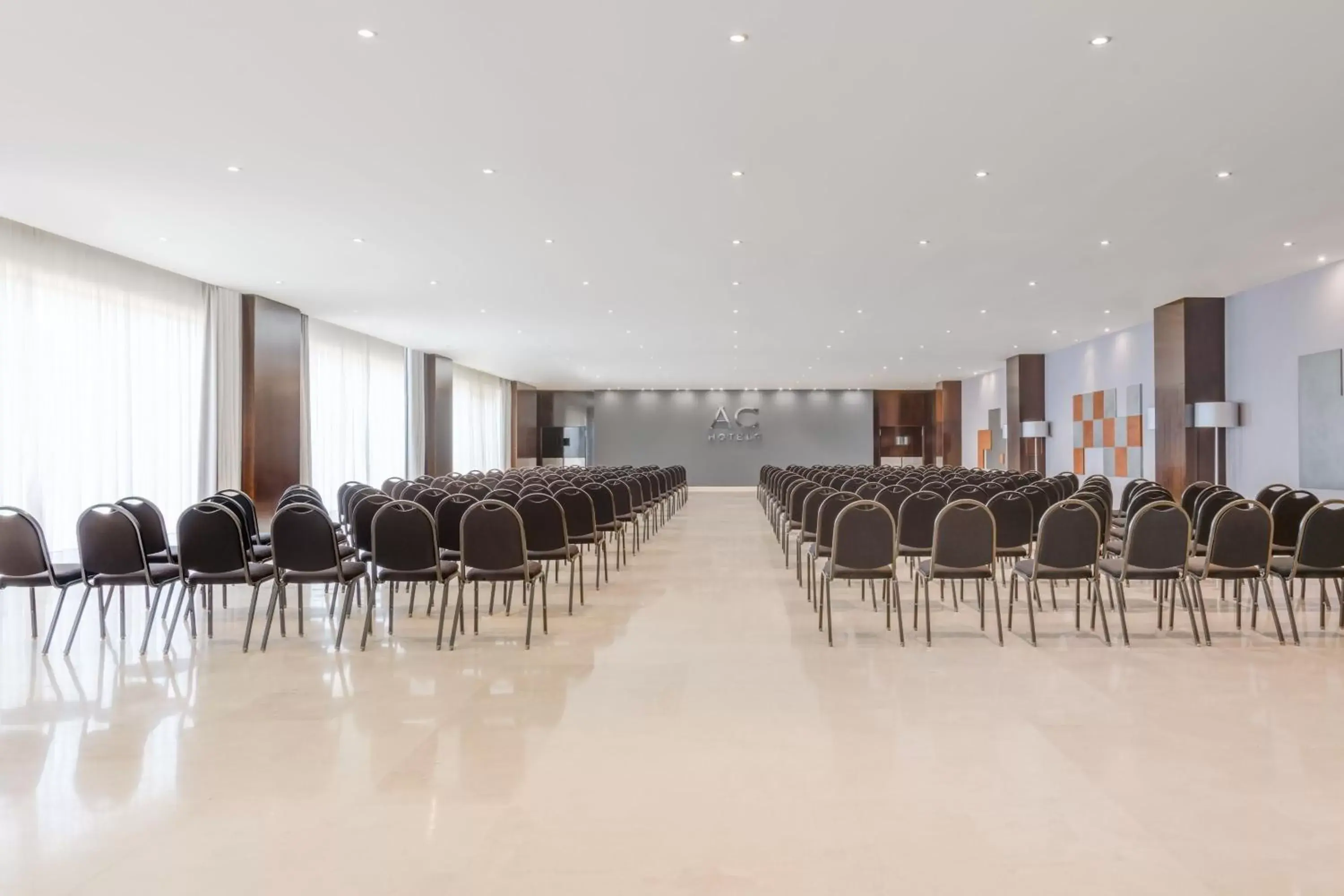 Meeting/conference room in AC Hotel Sevilla Fórum by Marriott